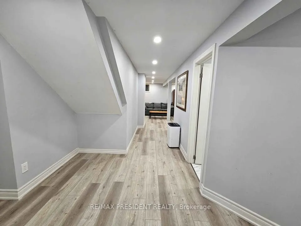 214 Main Street E
