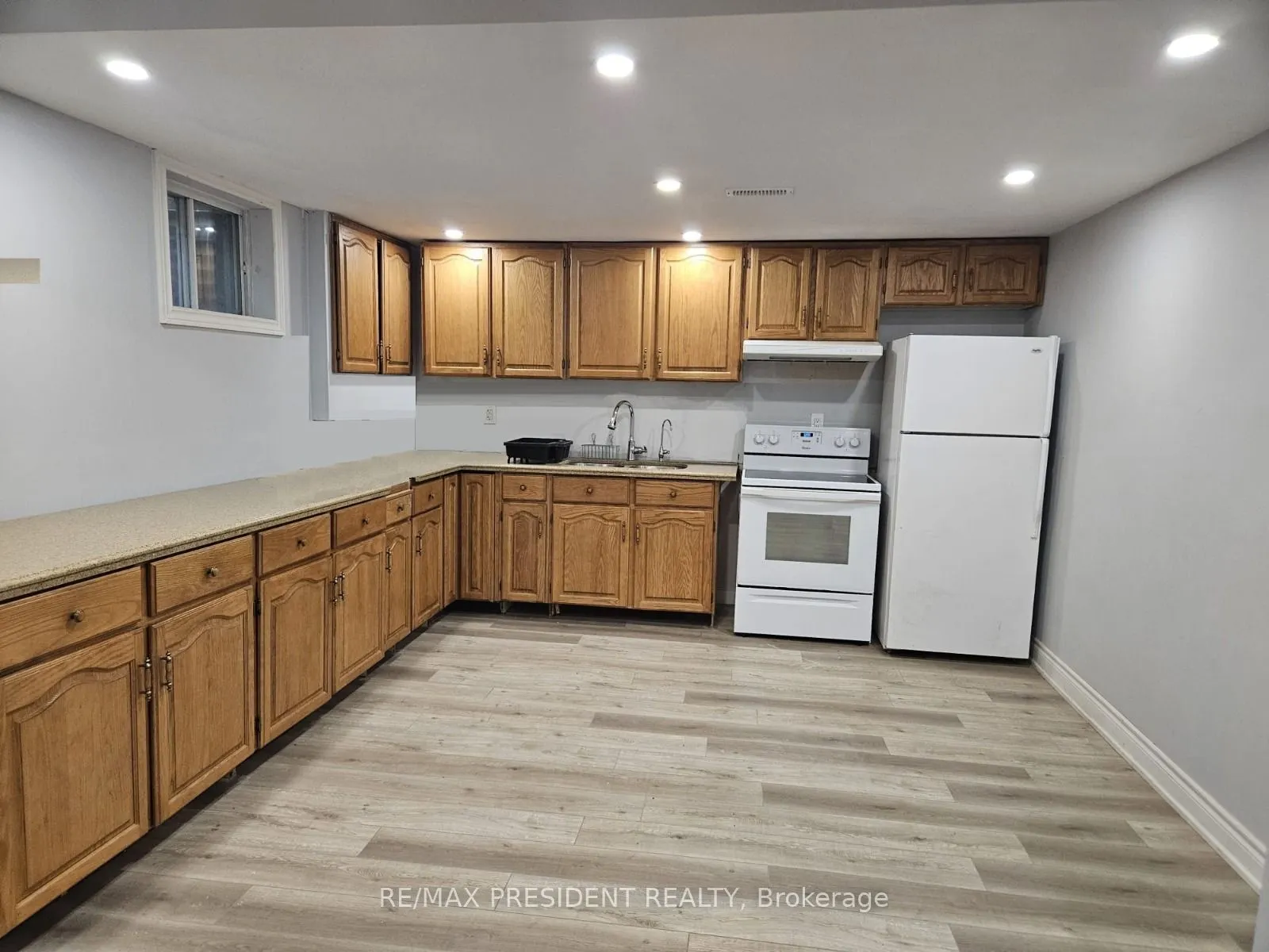 214 Main Street E
