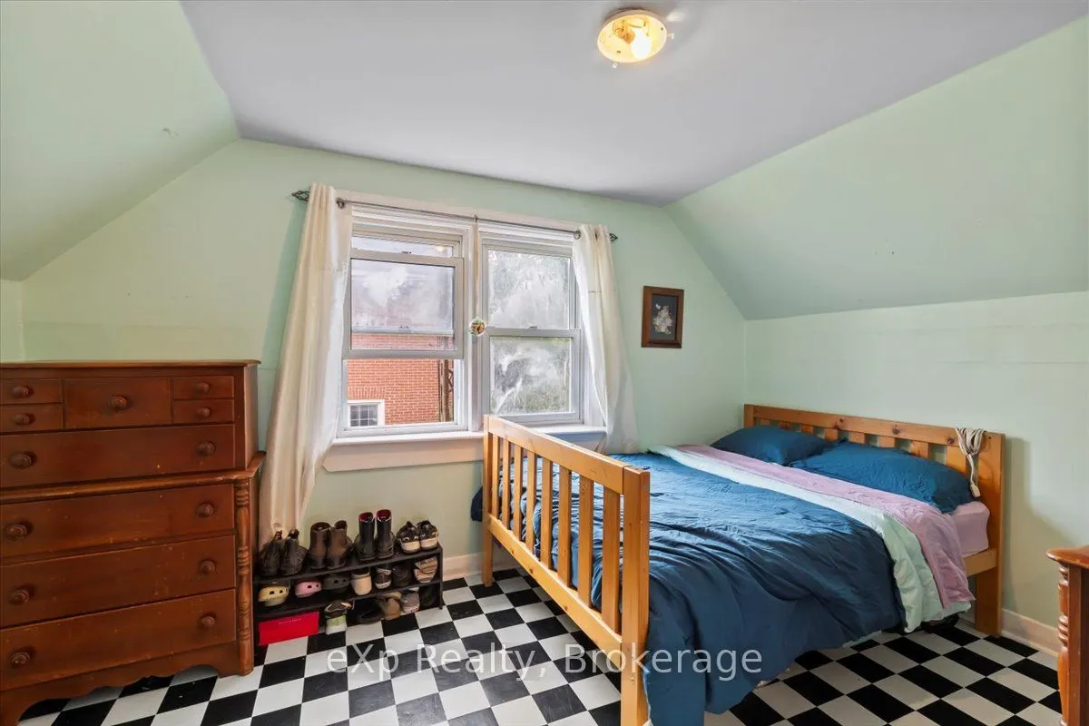 496 Main Street E