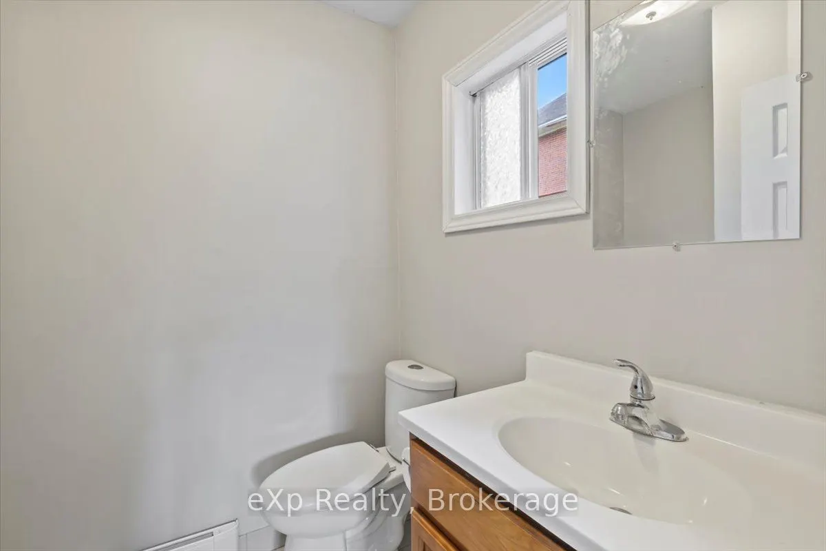 496 Main Street E
