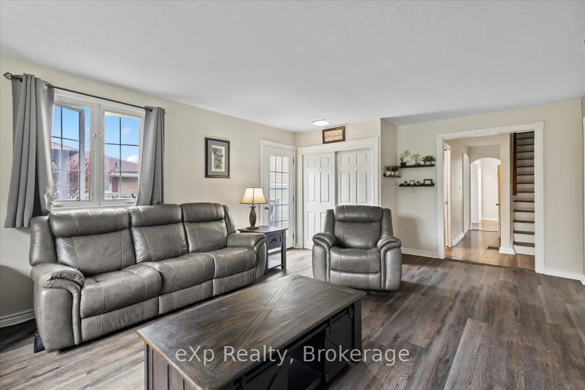 496 Main Street E
