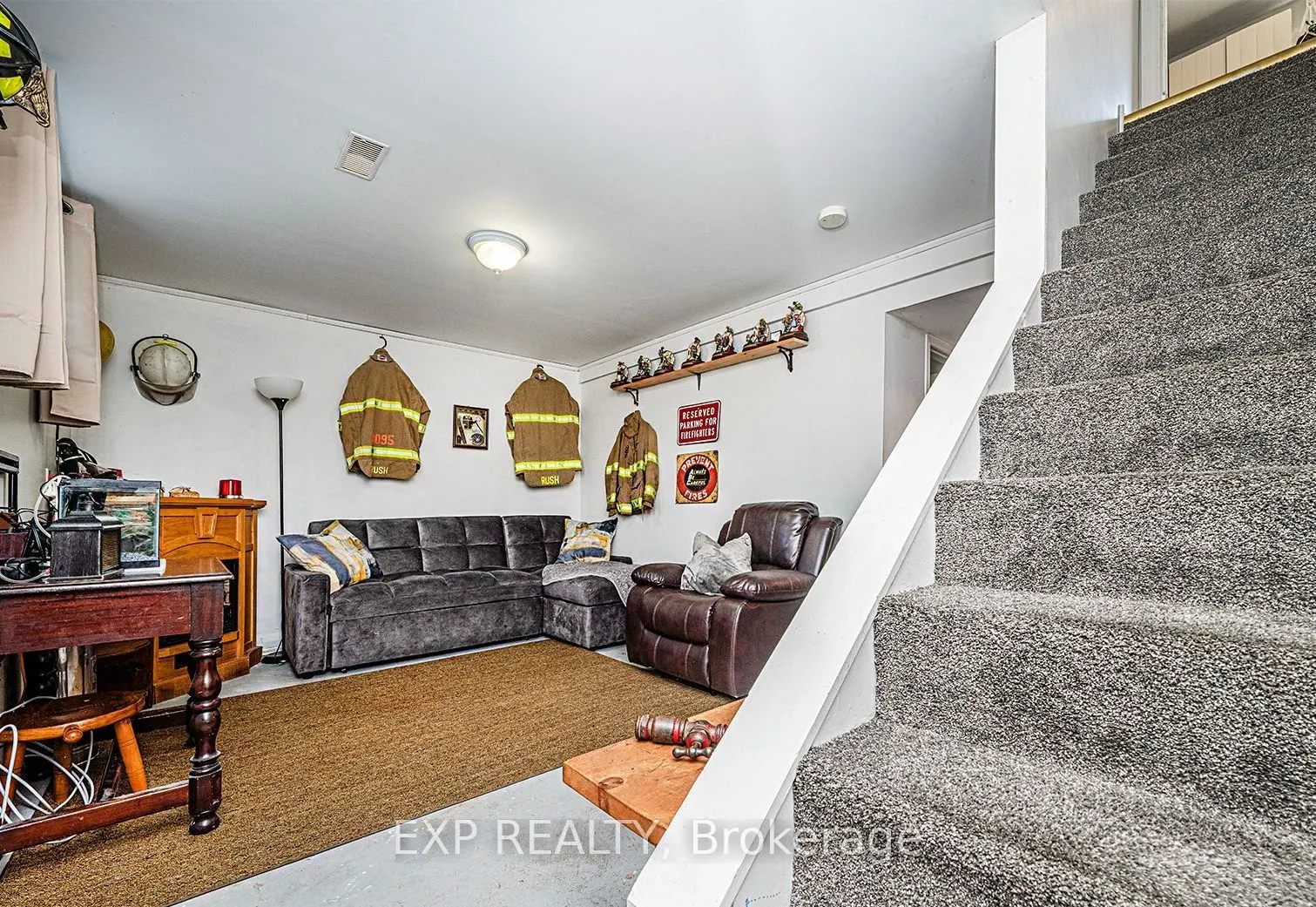8 Pinewood Boulevard