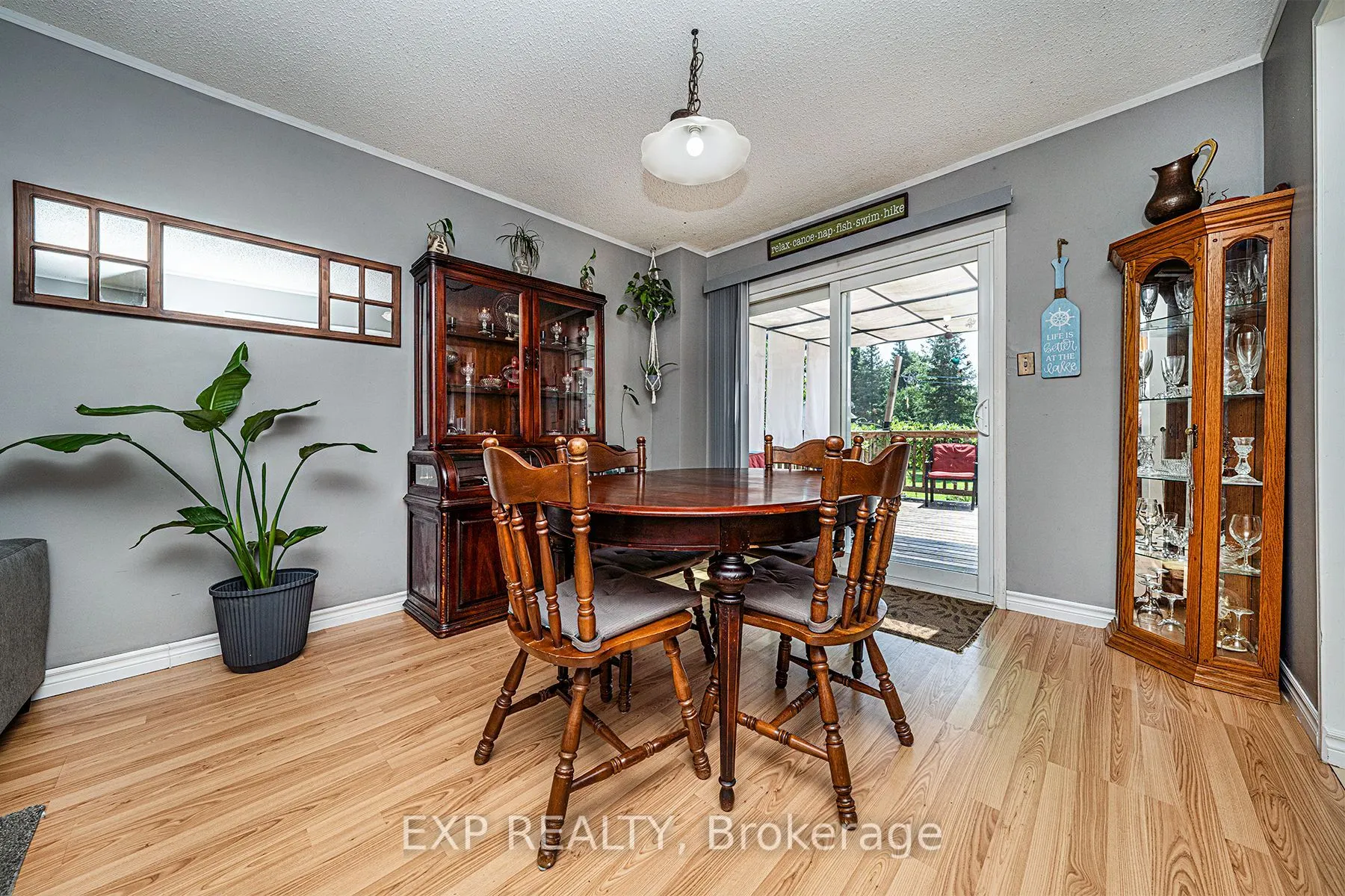 8 Pinewood Boulevard