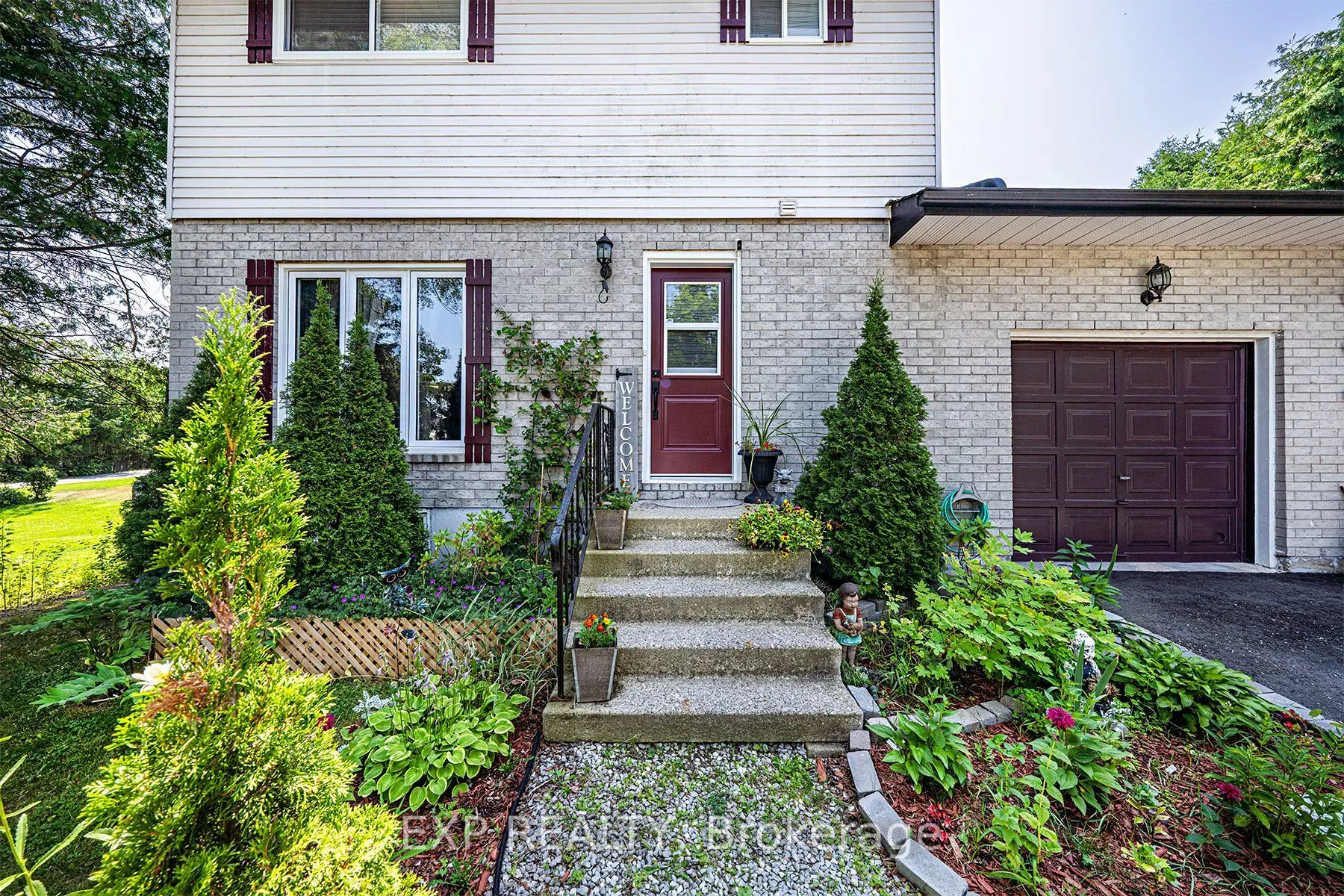 8 Pinewood Boulevard