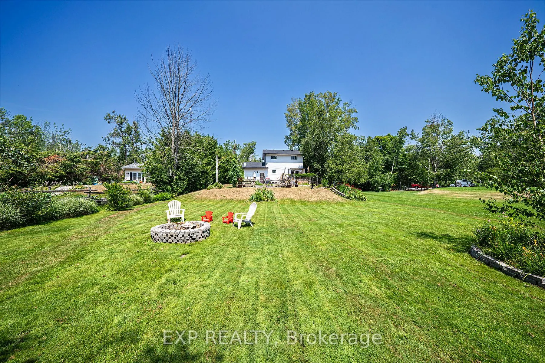 8 Pinewood Boulevard