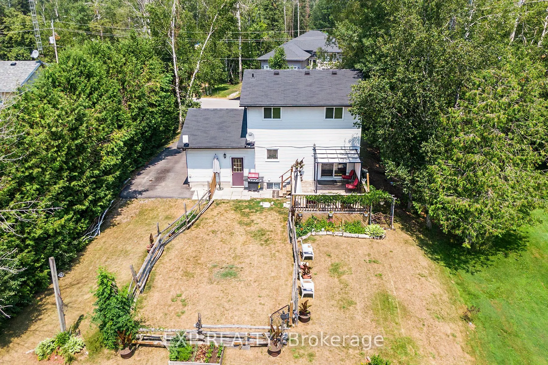 8 Pinewood Boulevard
