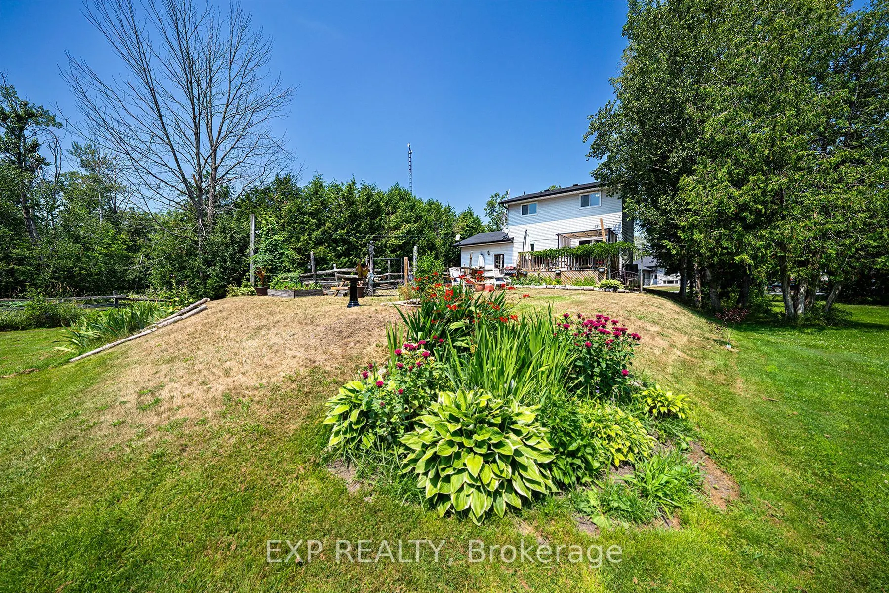 8 Pinewood Boulevard