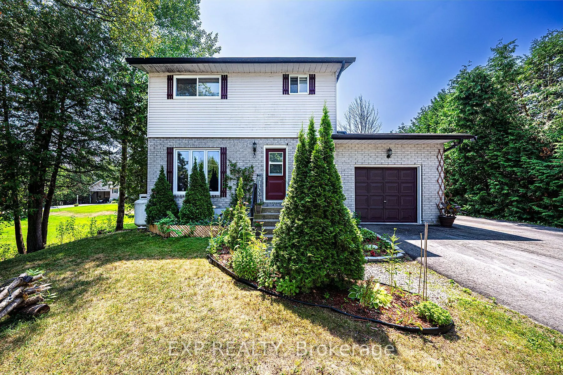 8 Pinewood Boulevard