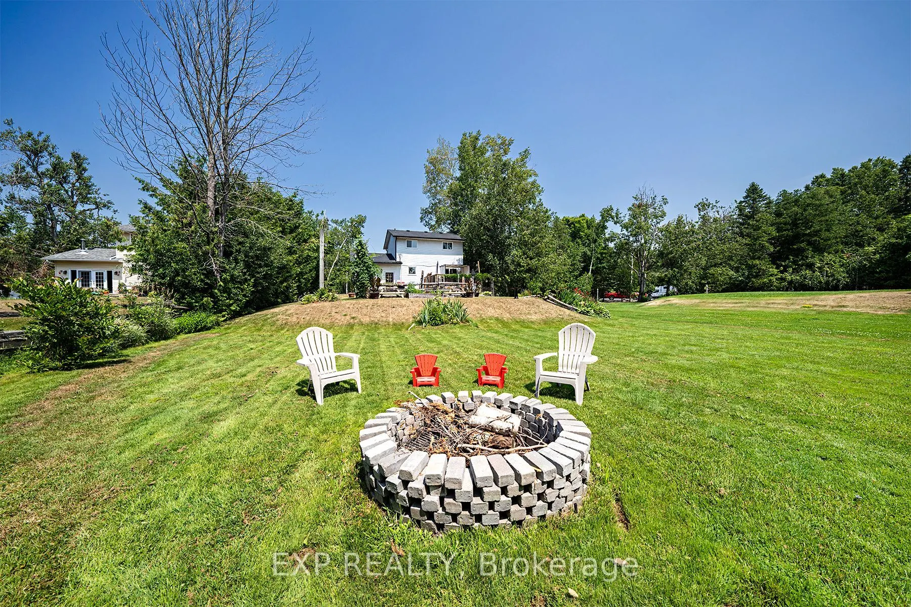 8 Pinewood Boulevard