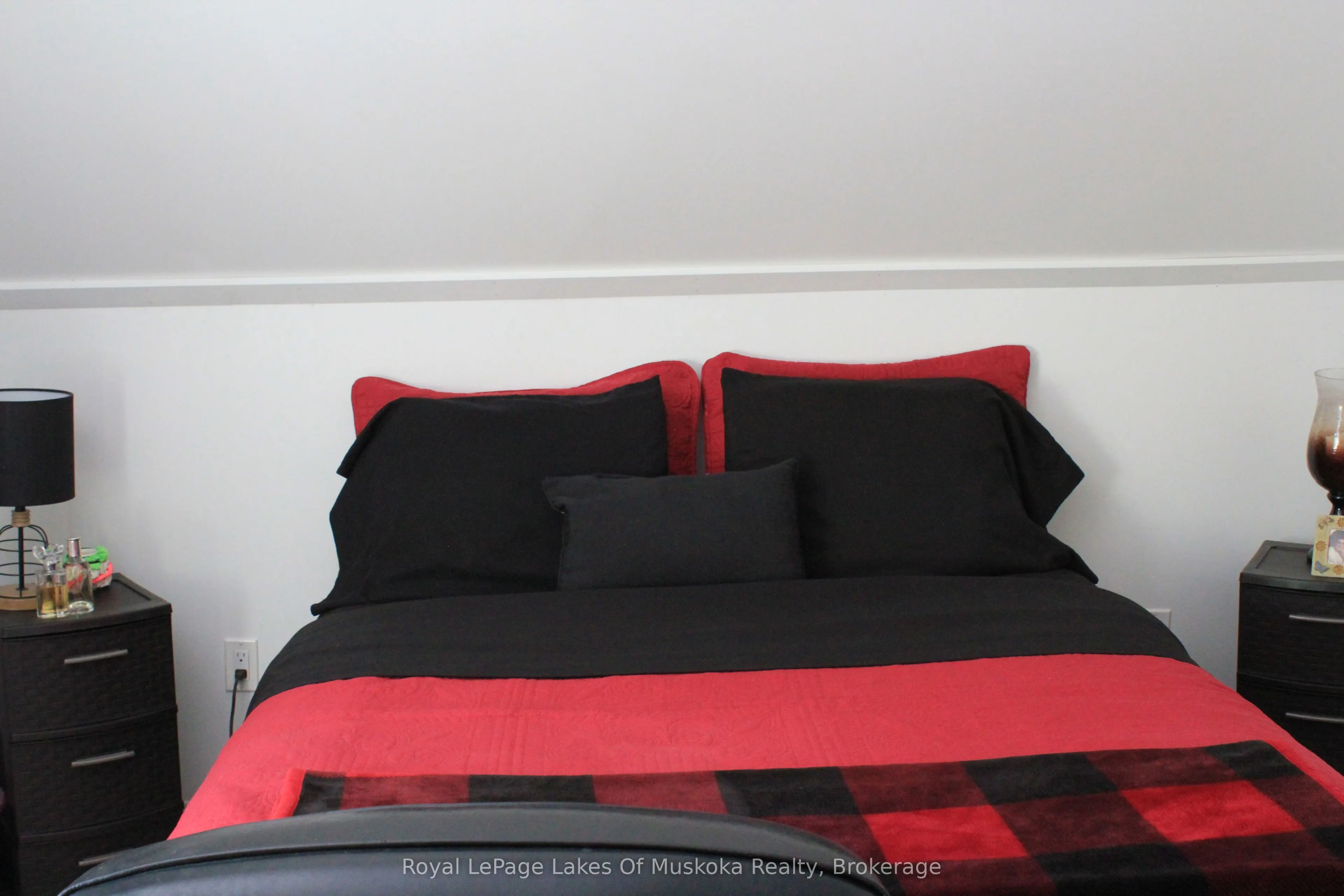 7 Duncan Street W