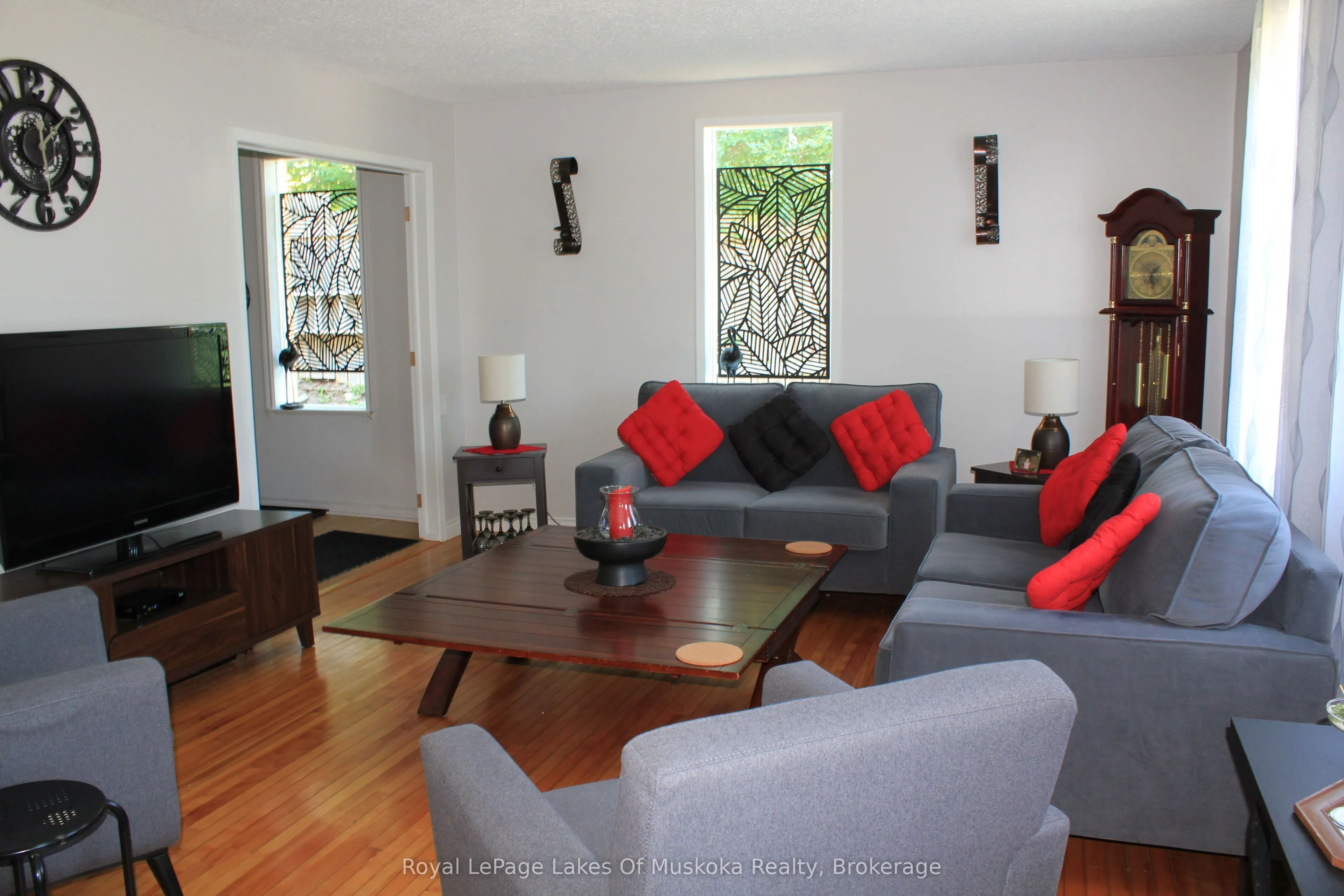7 Duncan Street W
