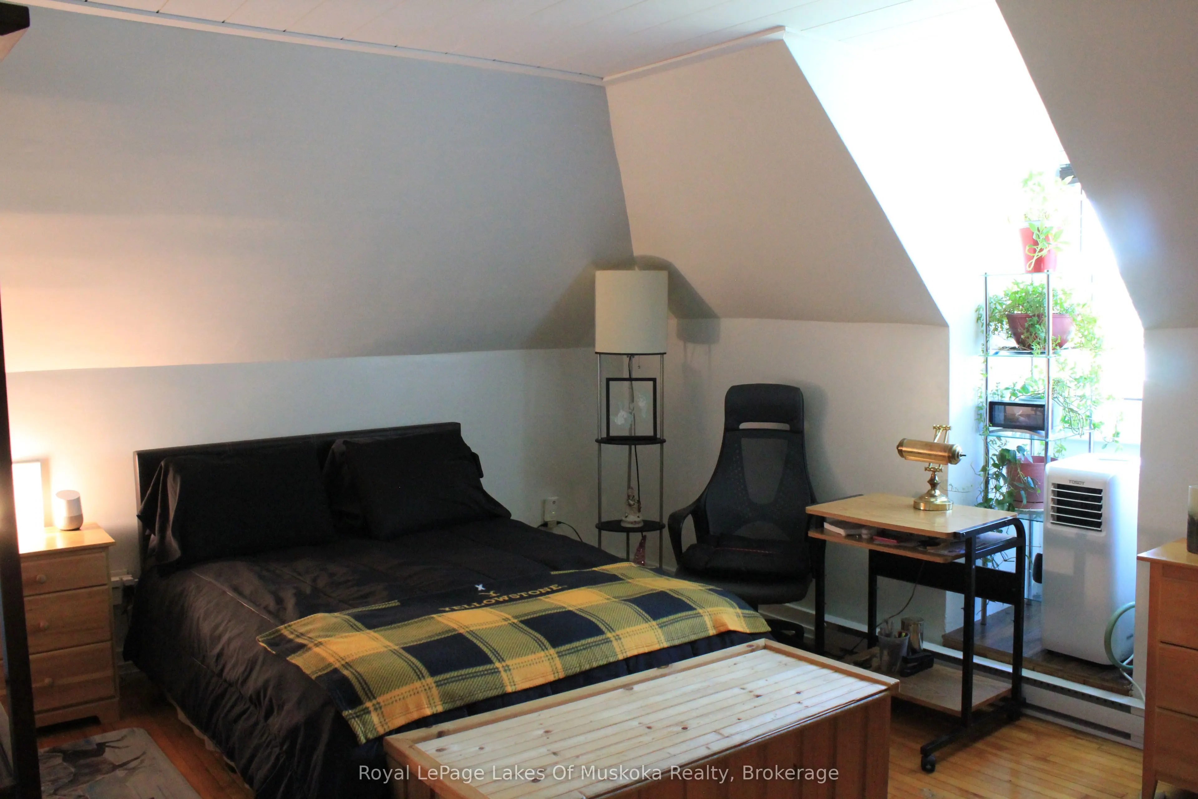 7 Duncan Street W
