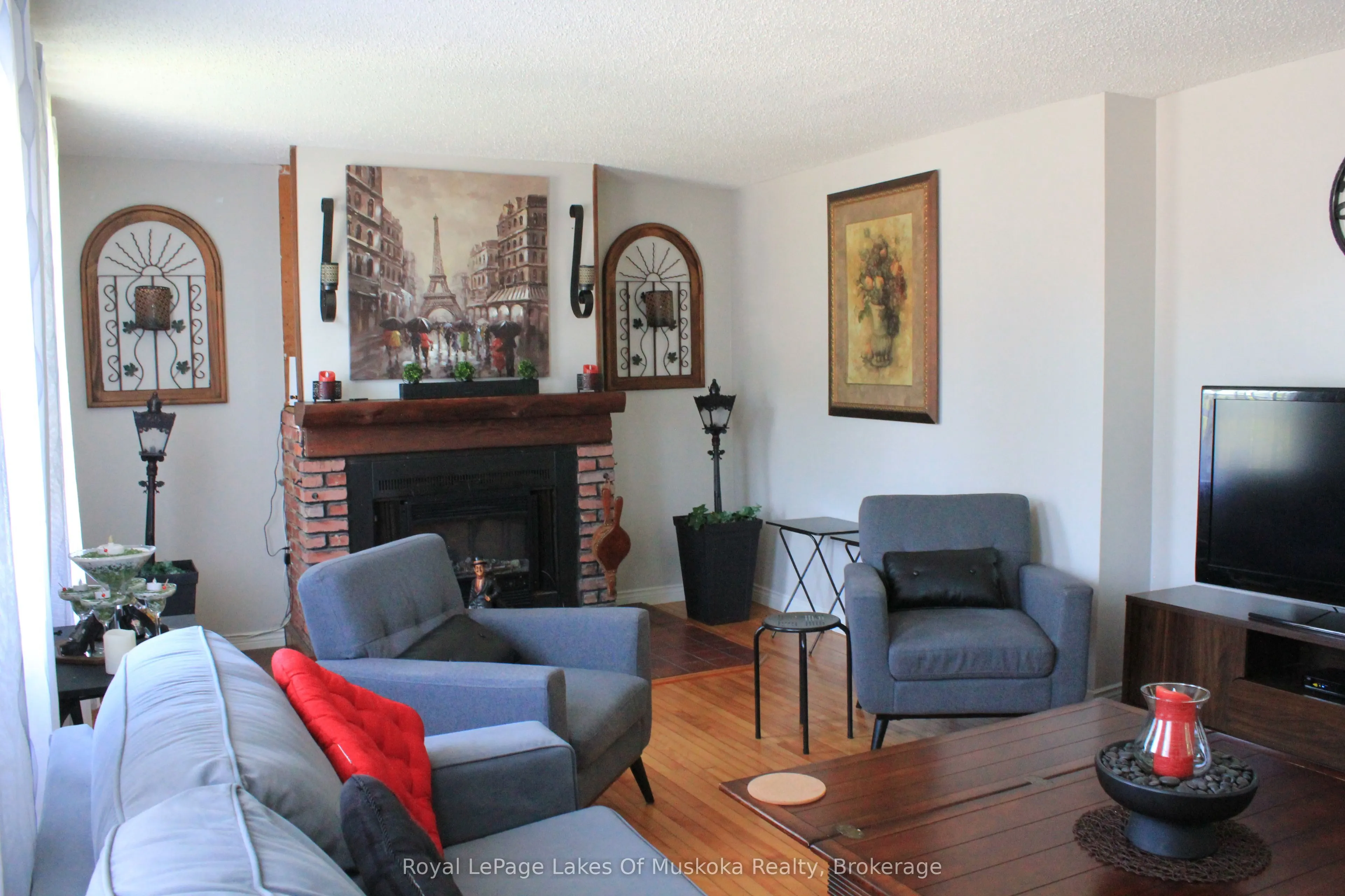 7 Duncan Street W