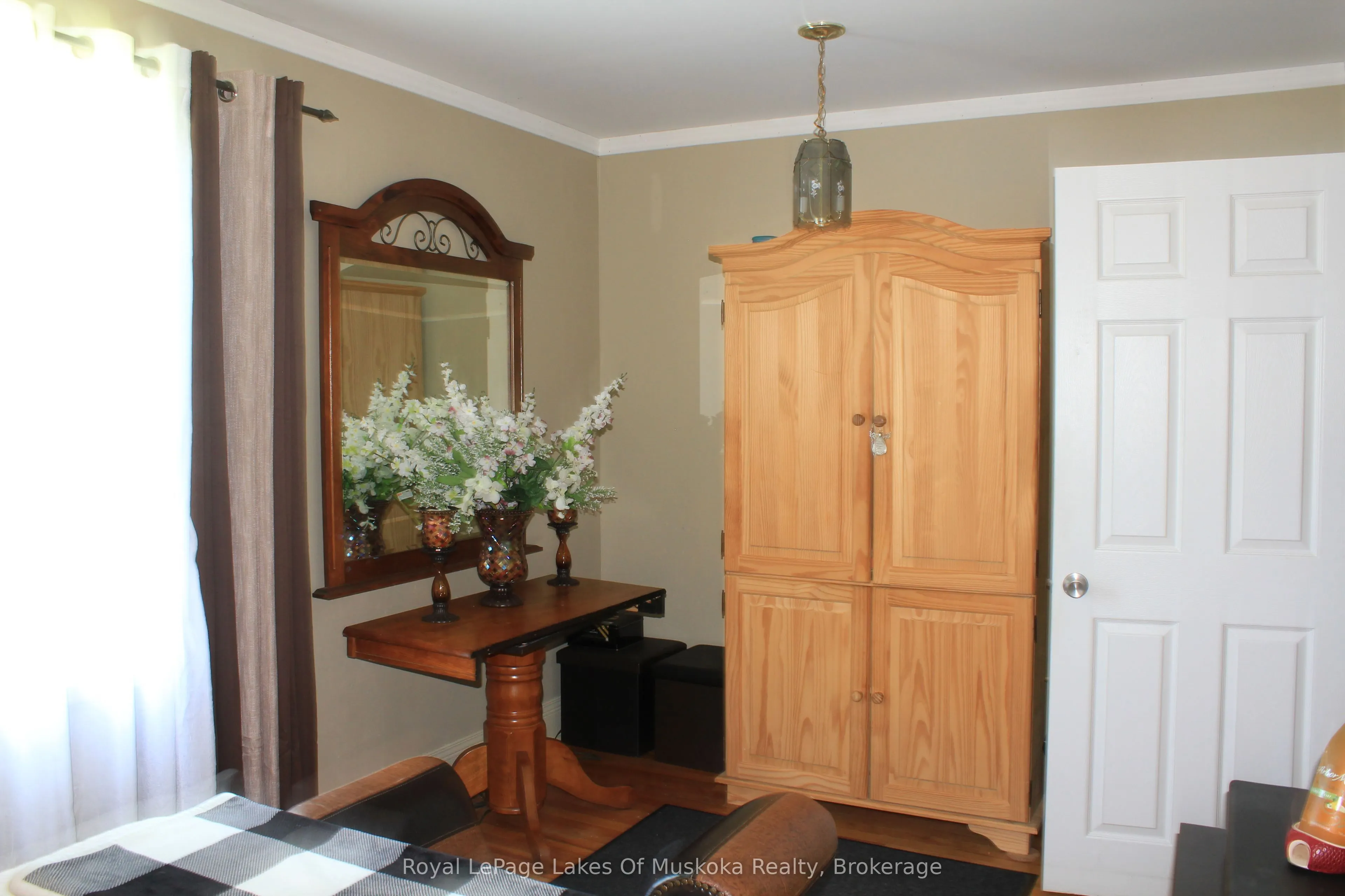 7 Duncan Street W