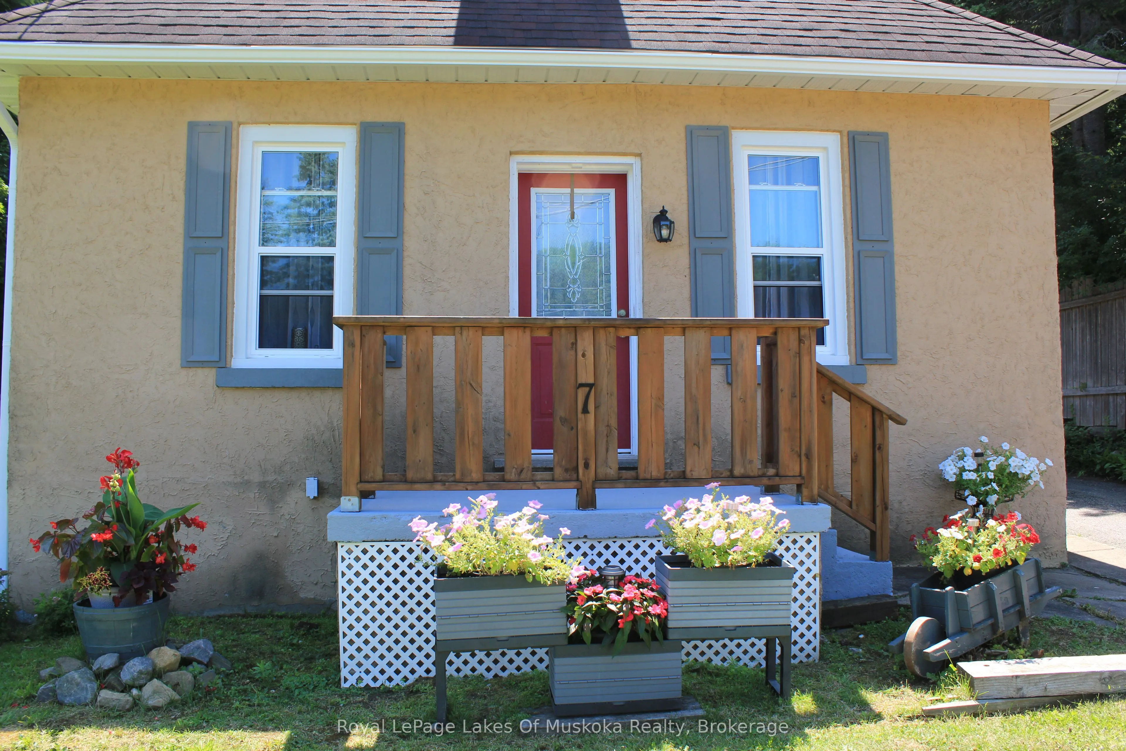 7 Duncan Street W