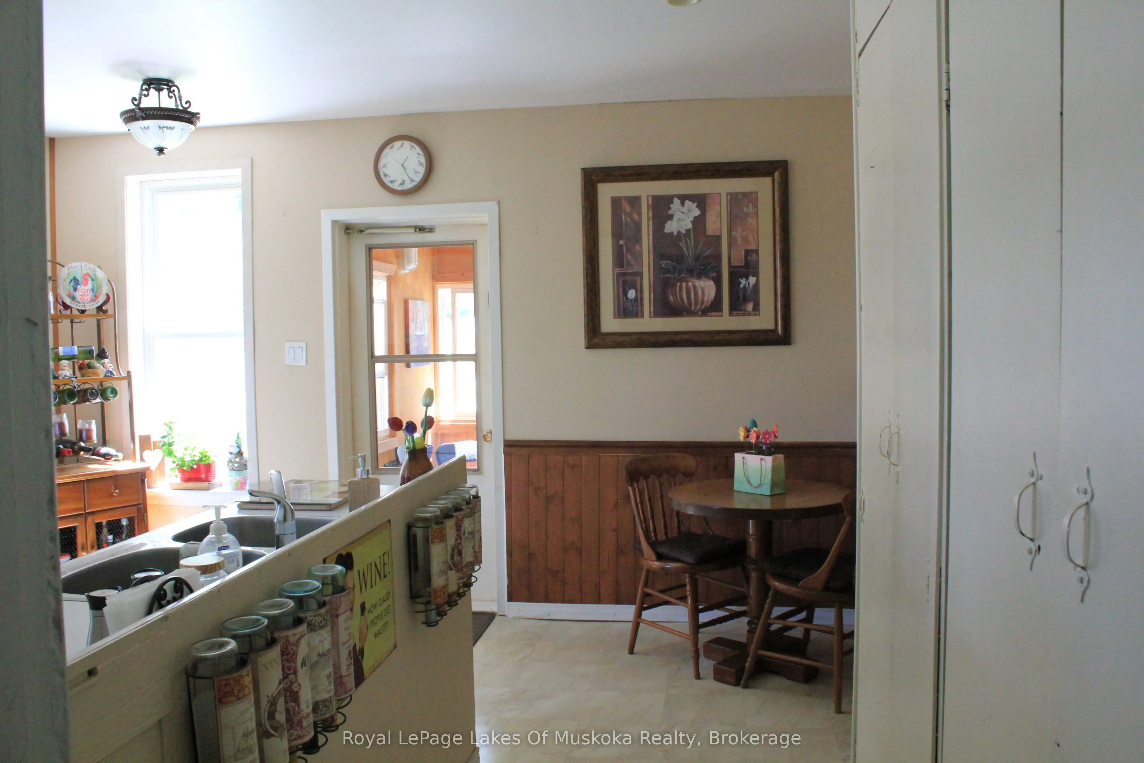 7 Duncan Street W