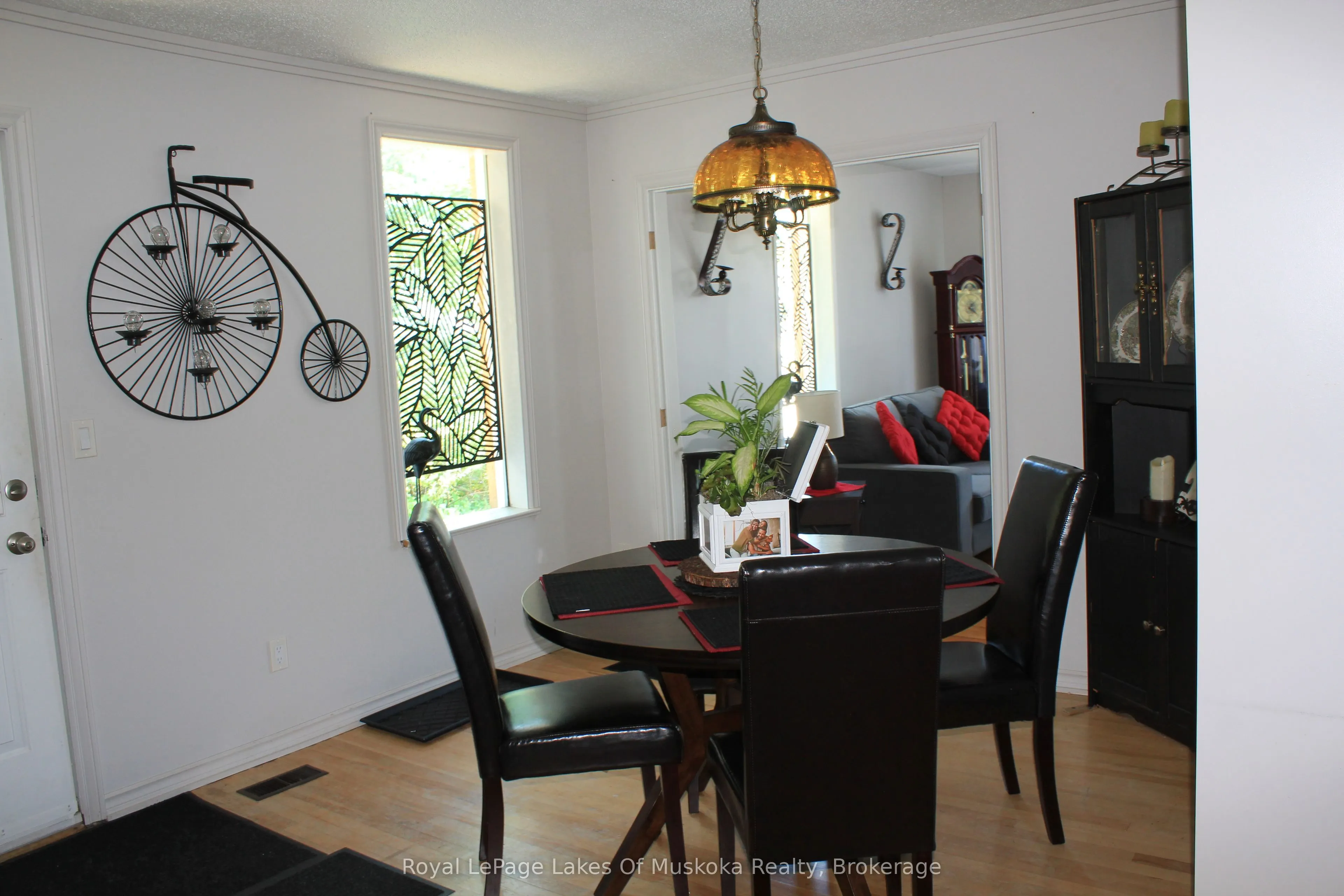 7 Duncan Street W