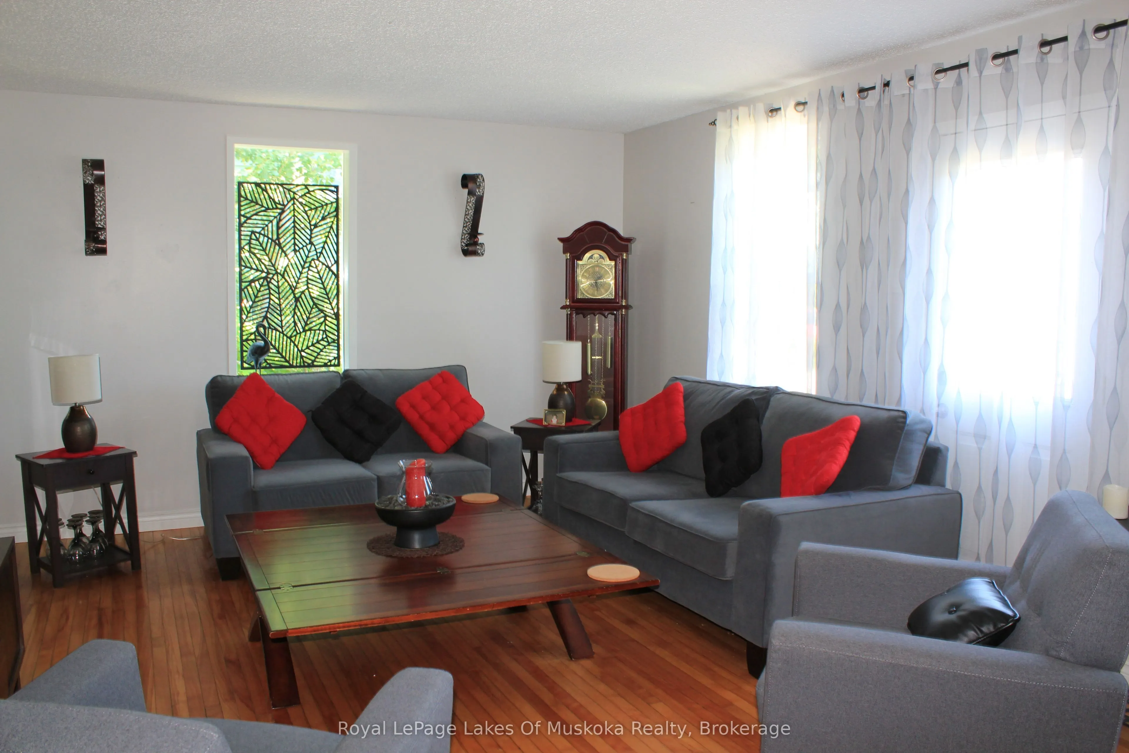 7 Duncan Street W