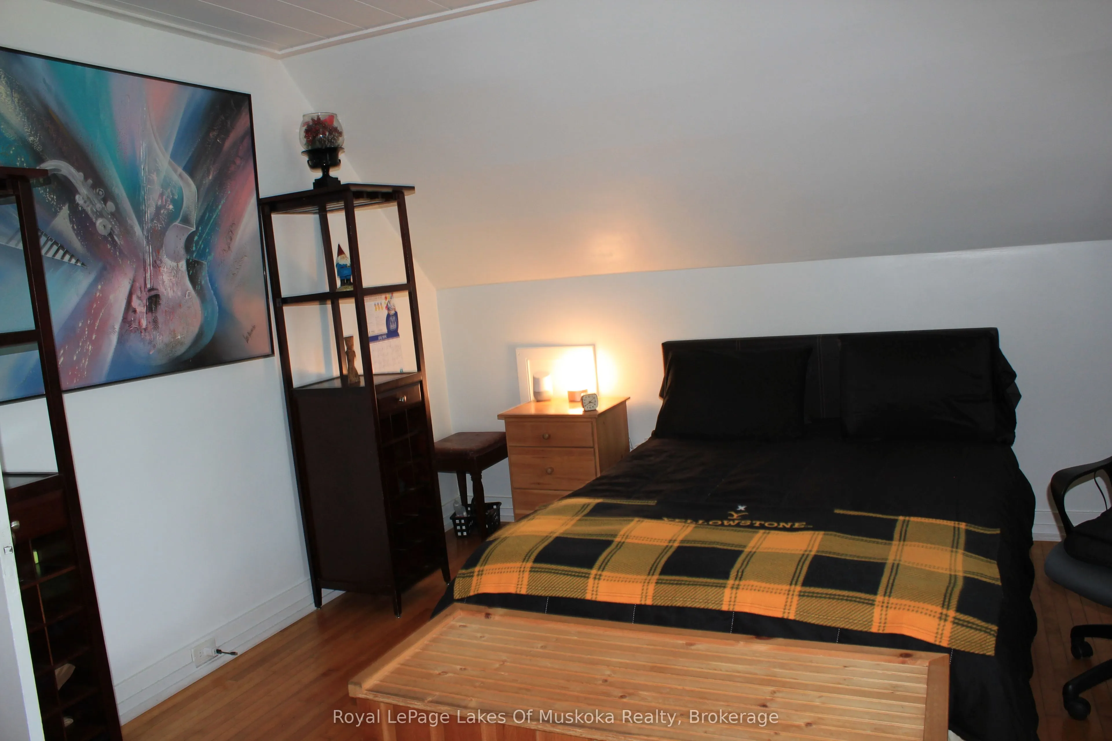 7 Duncan Street W