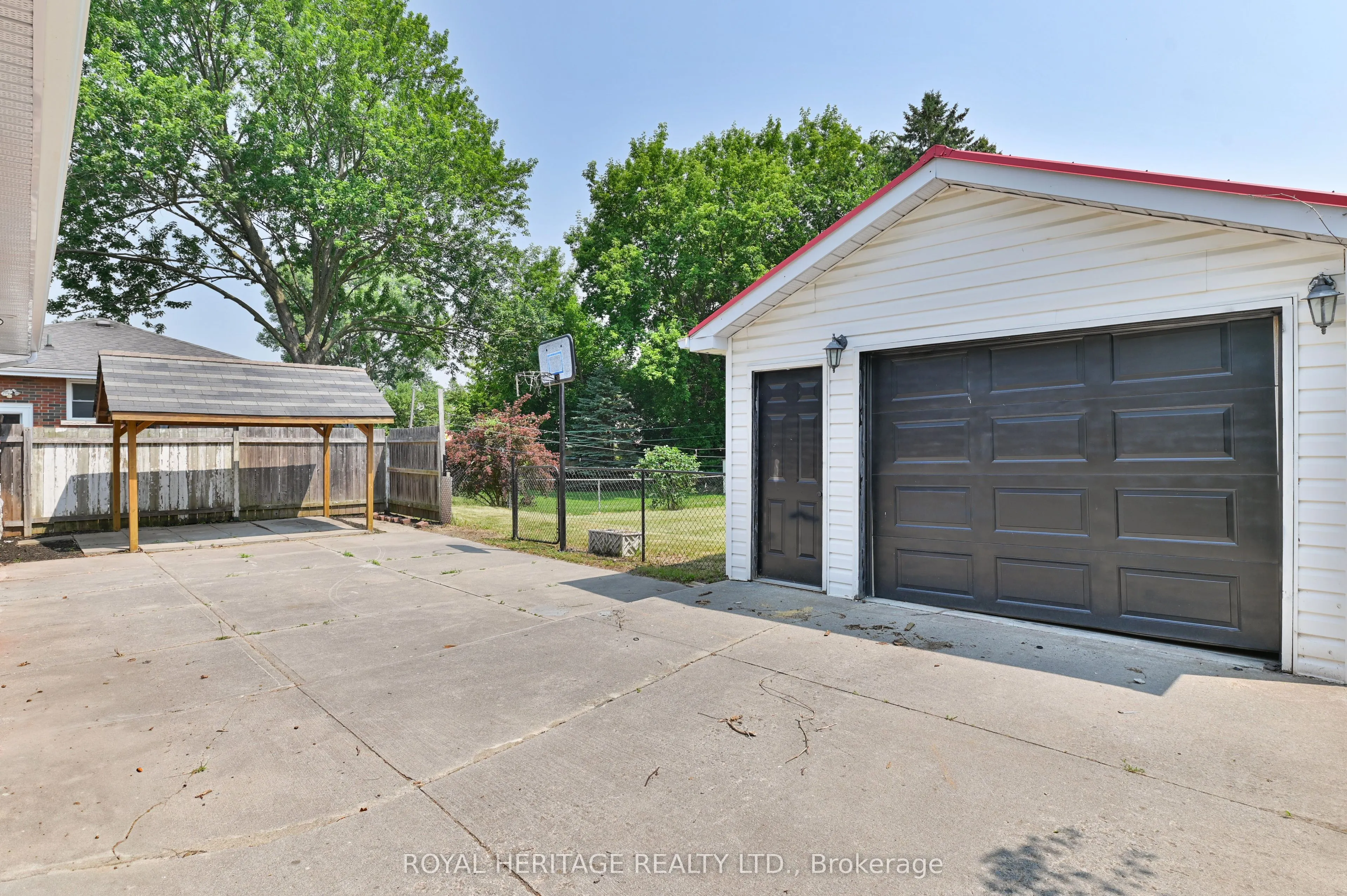 285 Herchimer Avenue