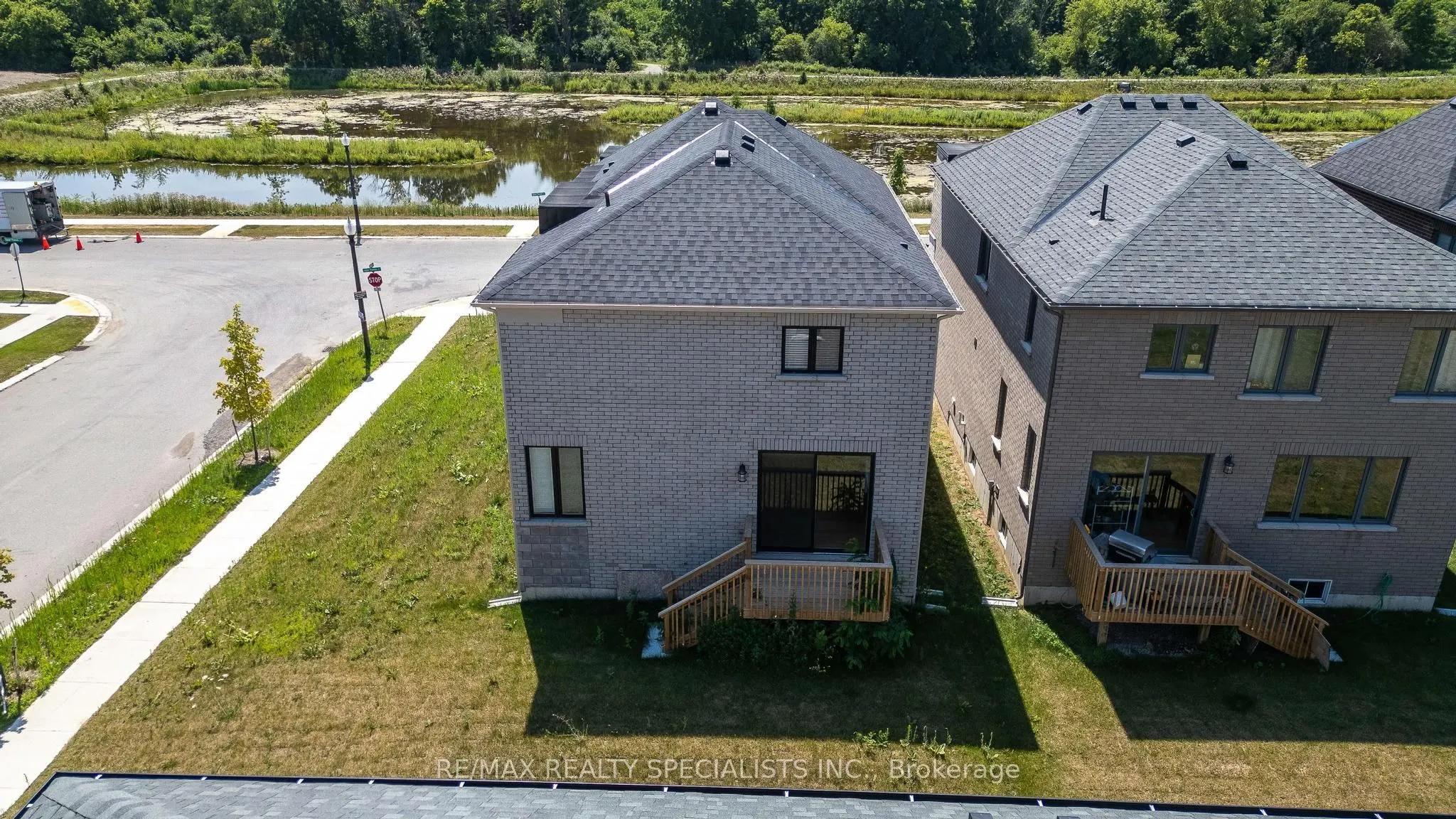 1407 Upper Thames Drive