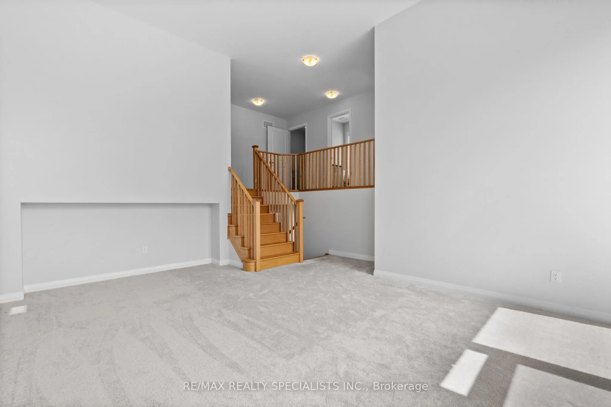 1407 Upper Thames Drive