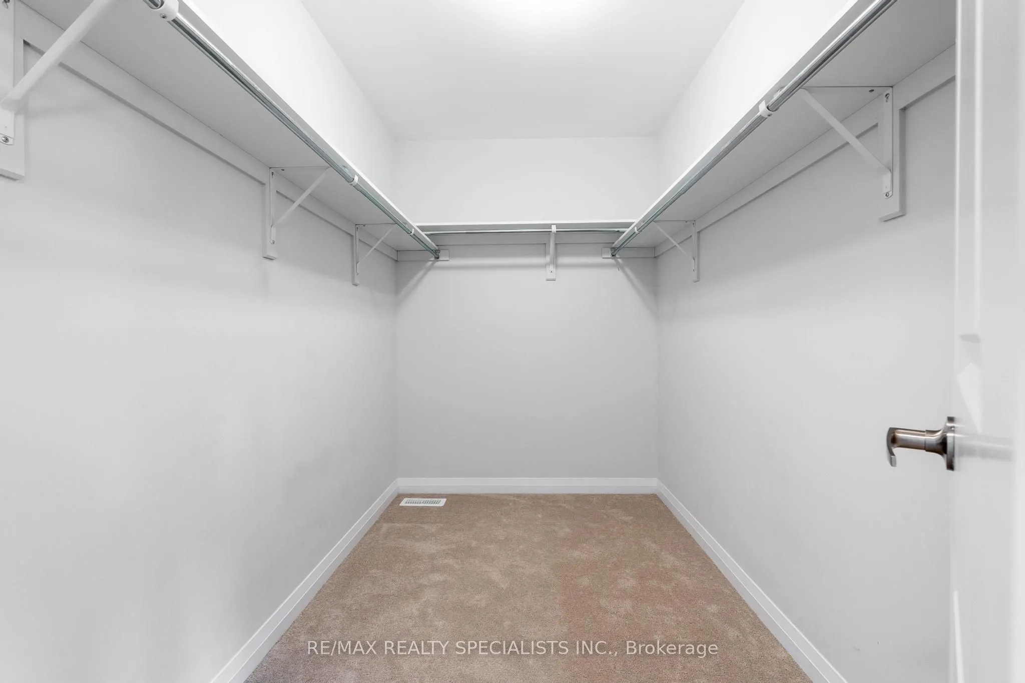 1407 Upper Thames Drive