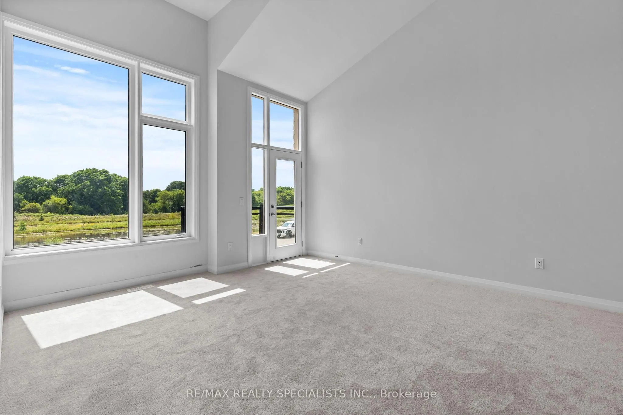 1407 Upper Thames Drive