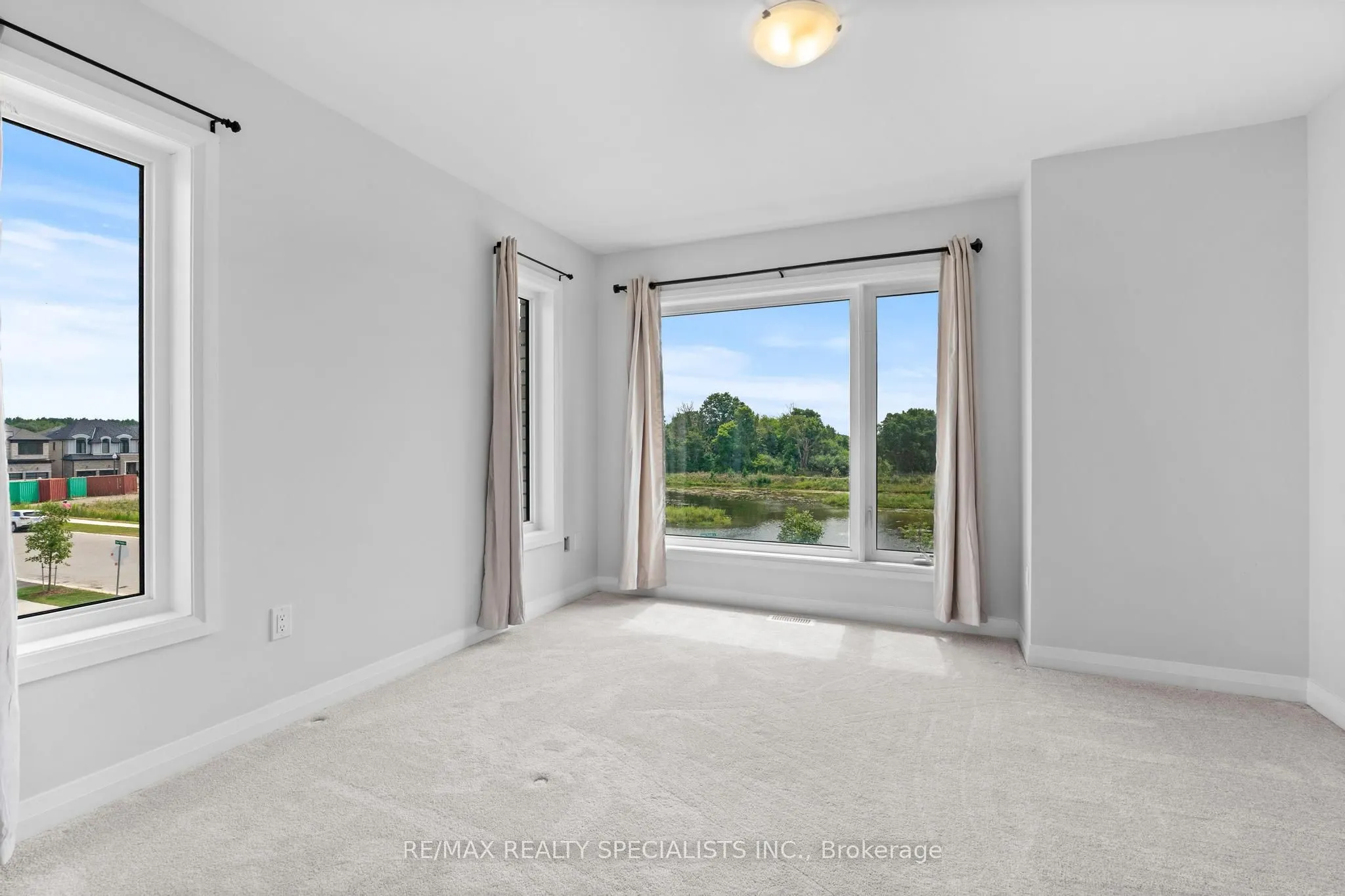 1407 Upper Thames Drive