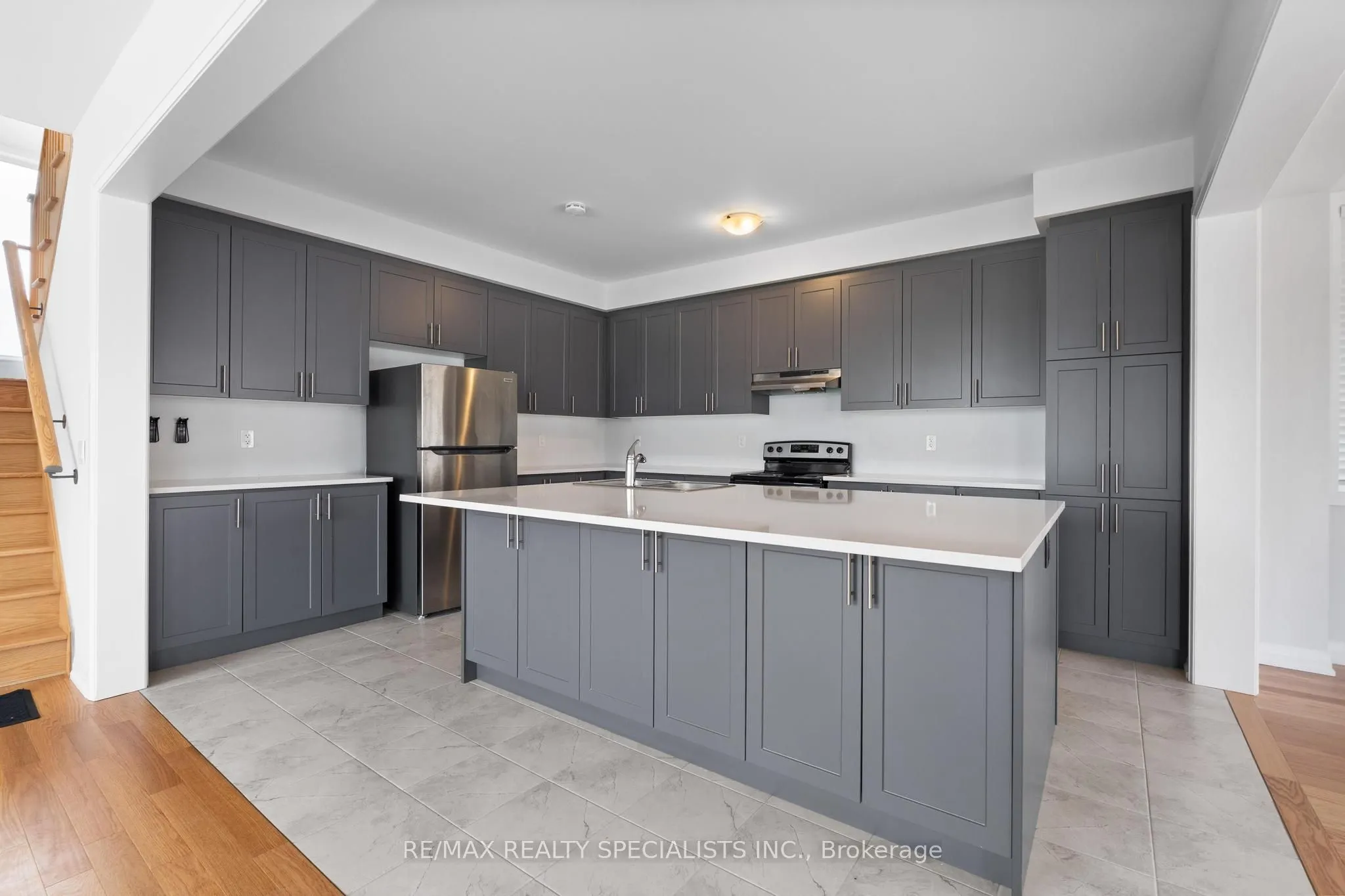 1407 Upper Thames Drive