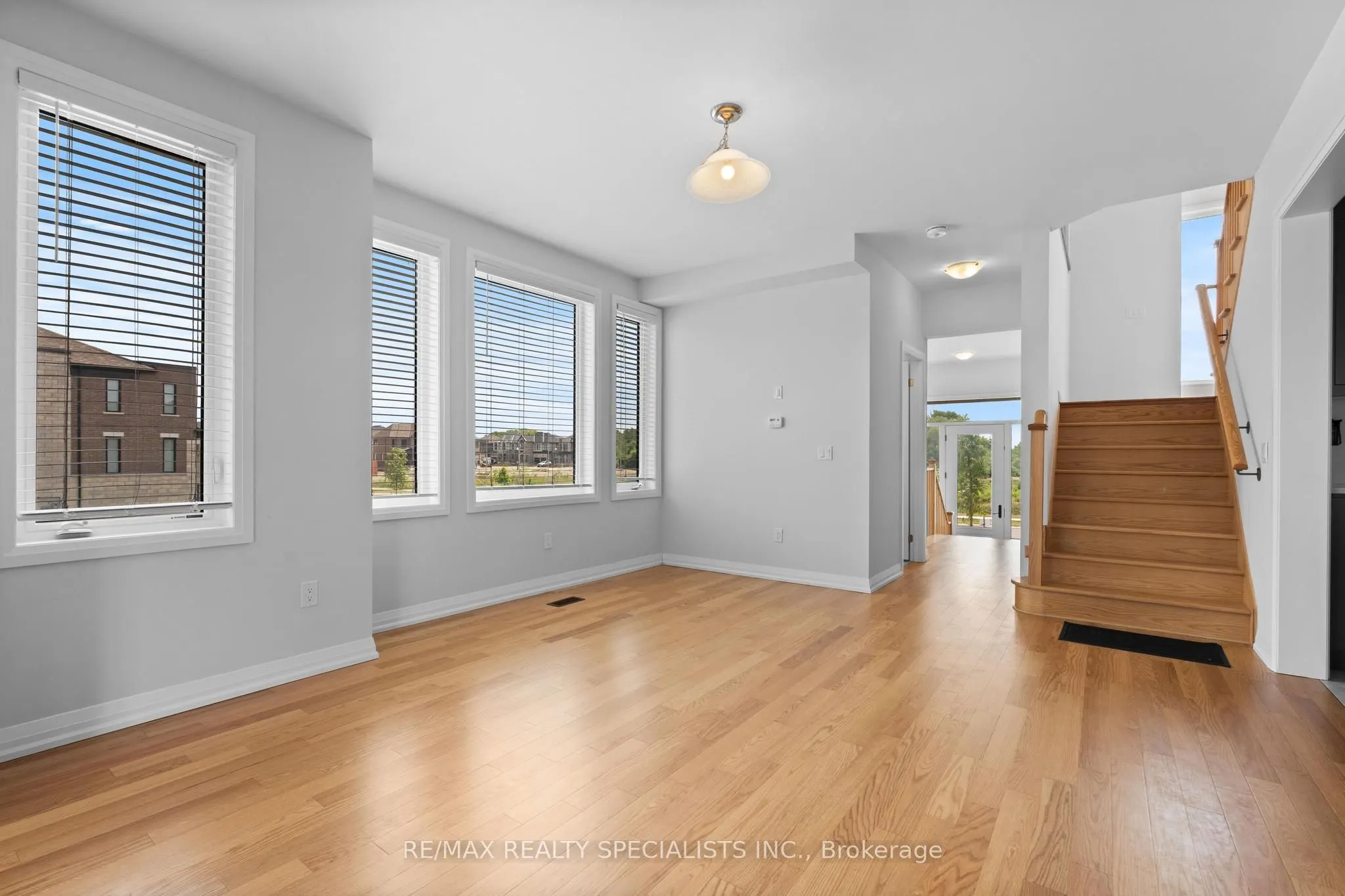 1407 Upper Thames Drive