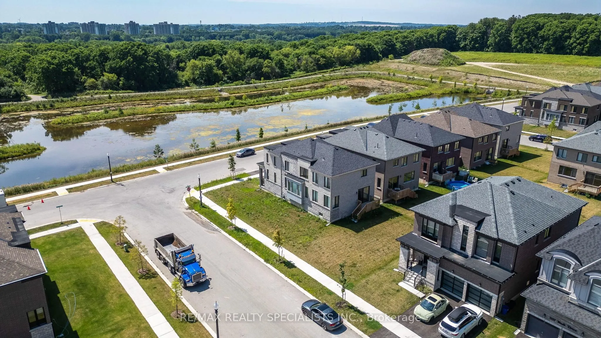 1407 Upper Thames Drive