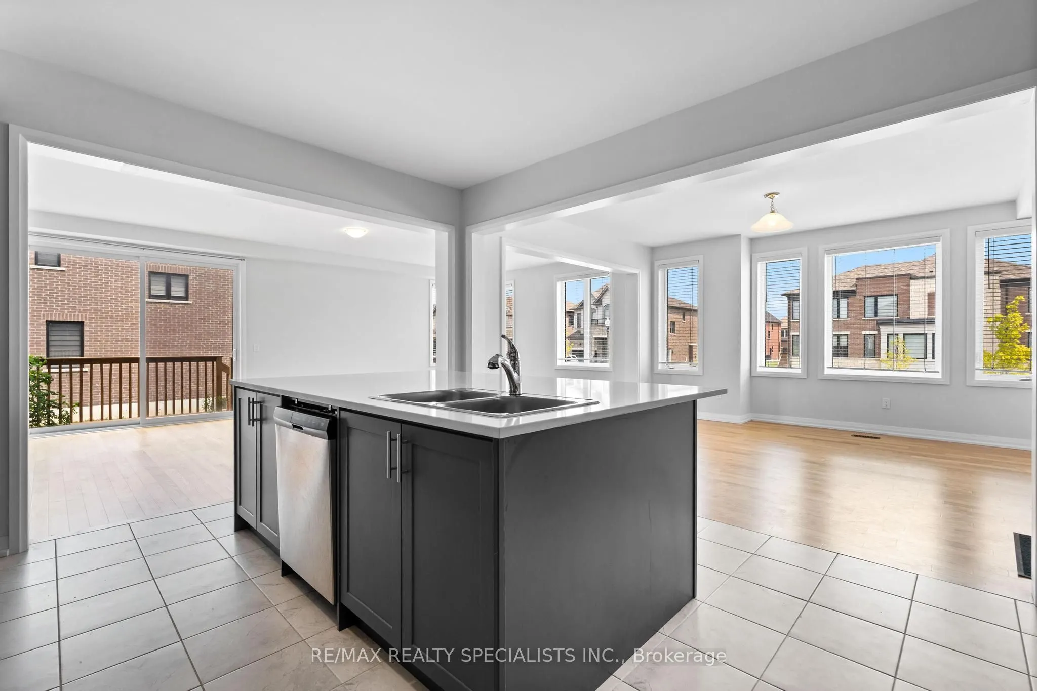 1407 Upper Thames Drive