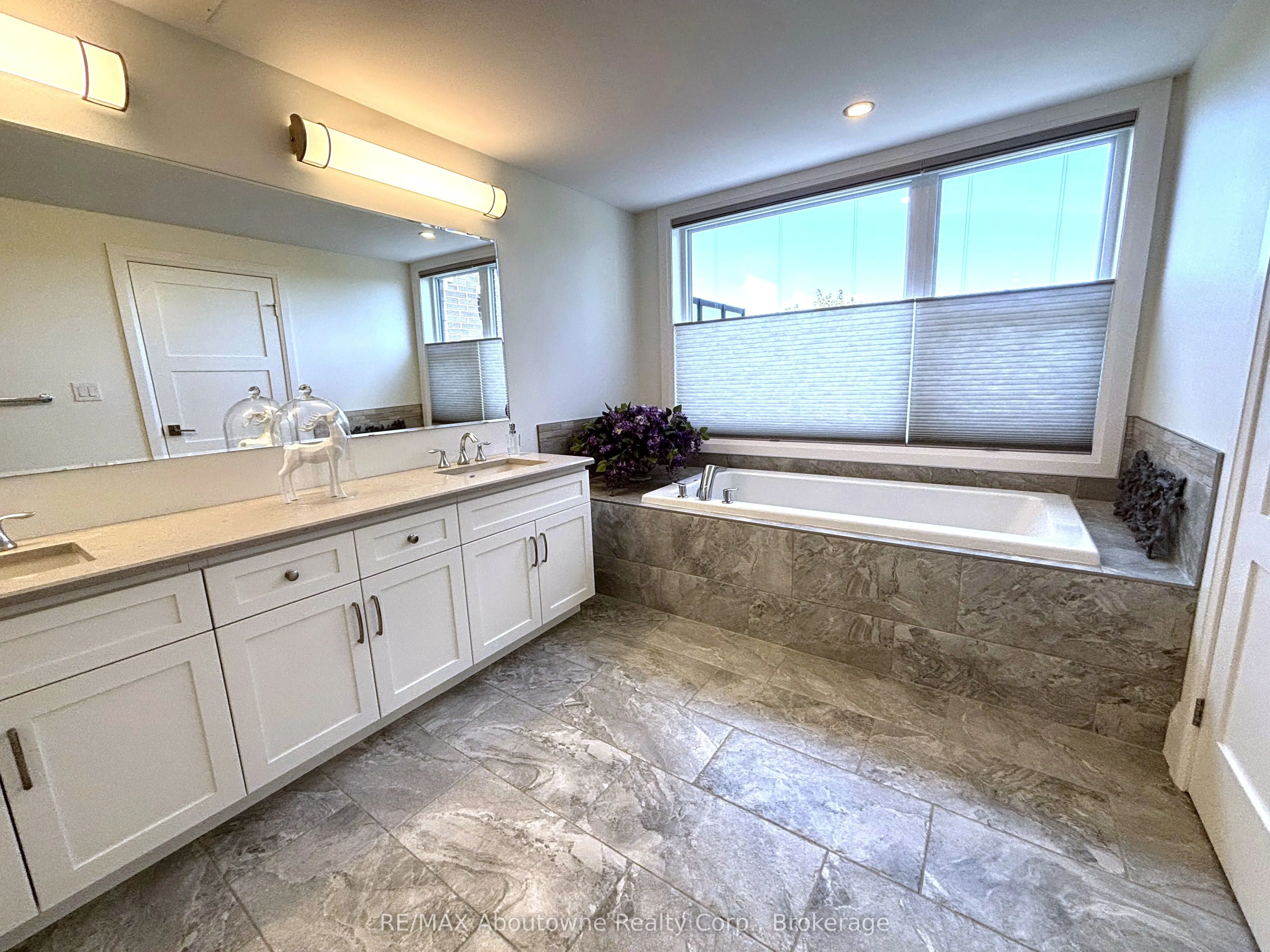 53 Arthur Street S, #RL5