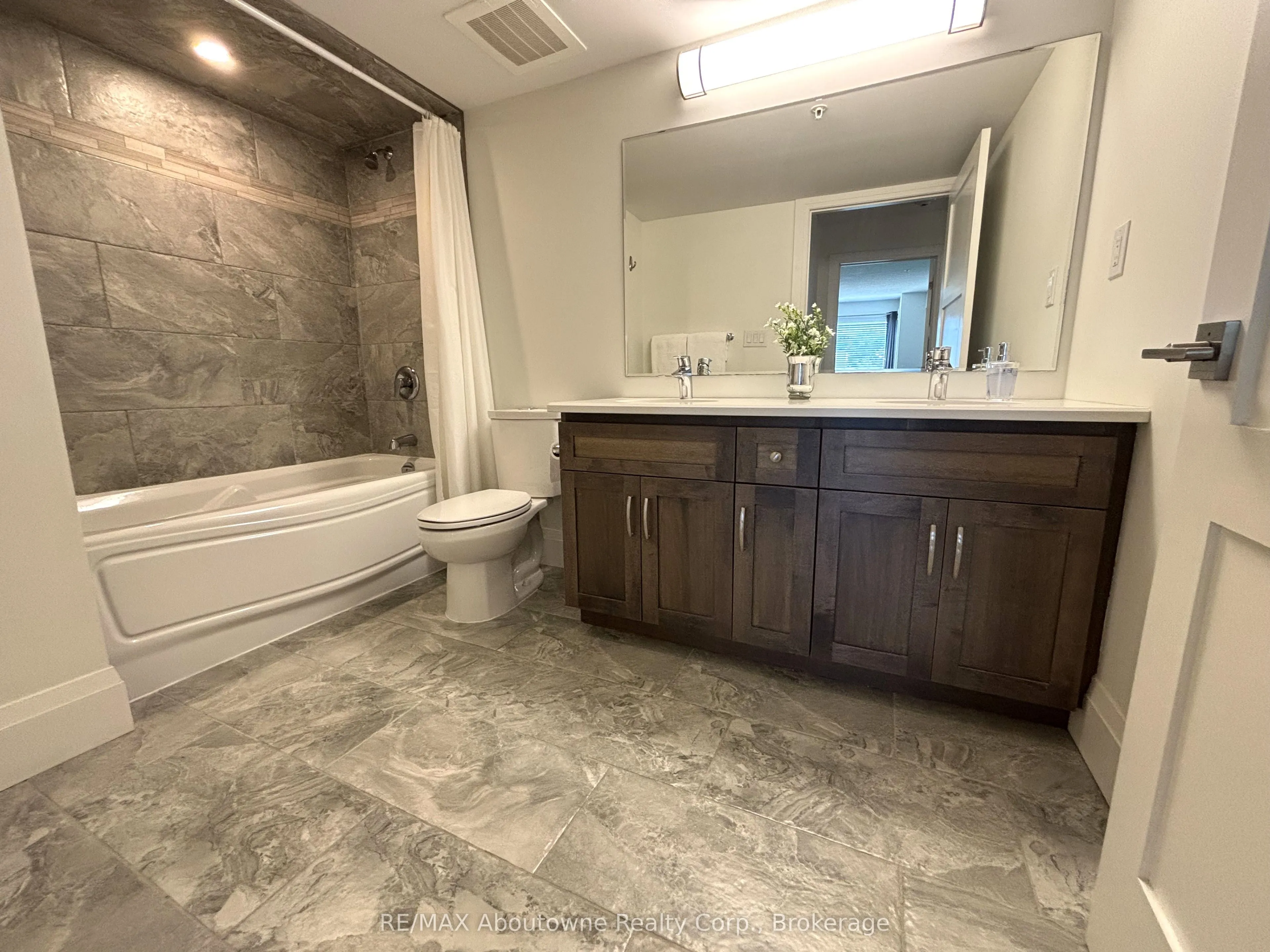 53 Arthur Street S, #RL5