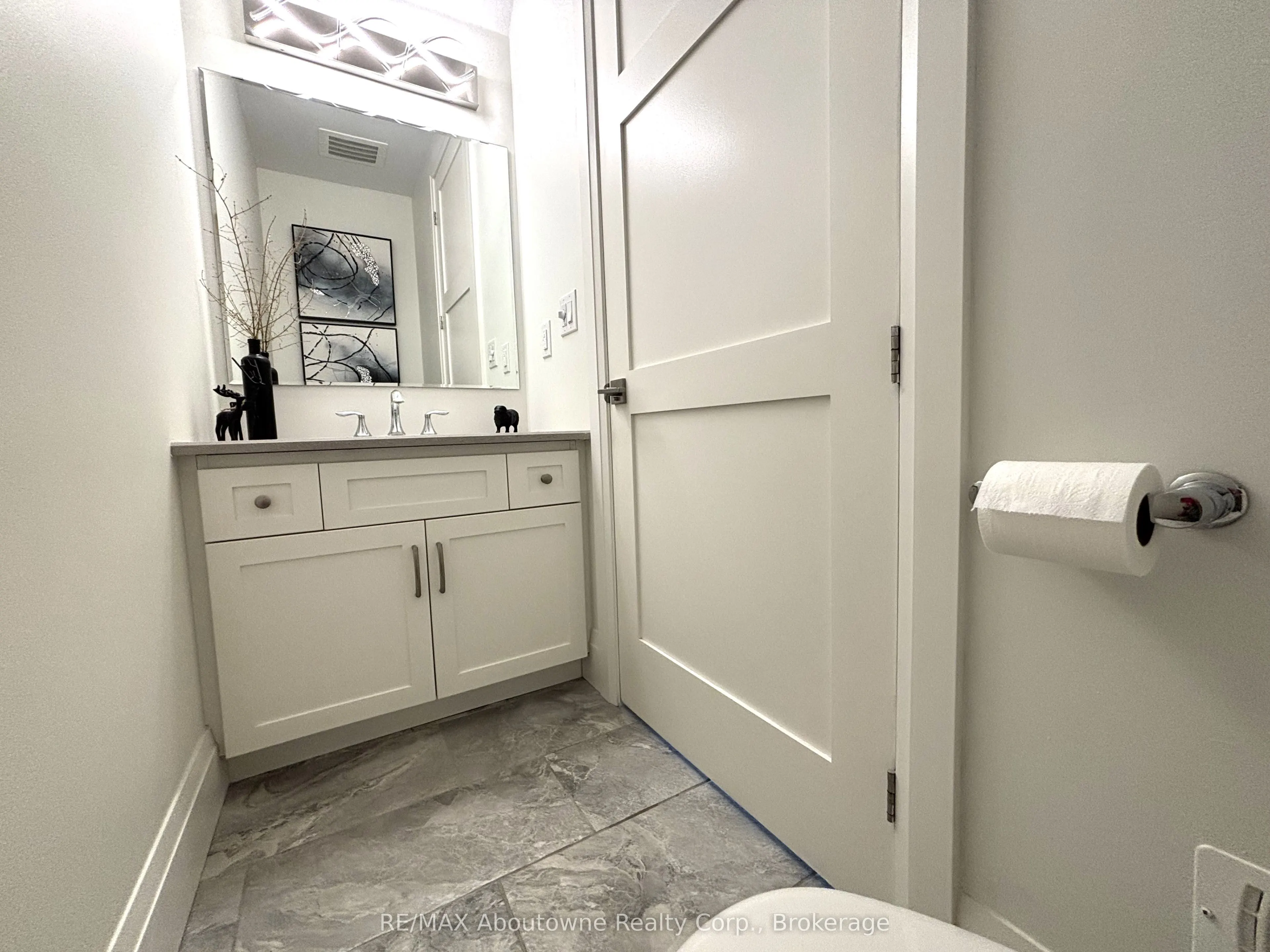 53 Arthur Street S, #RL5