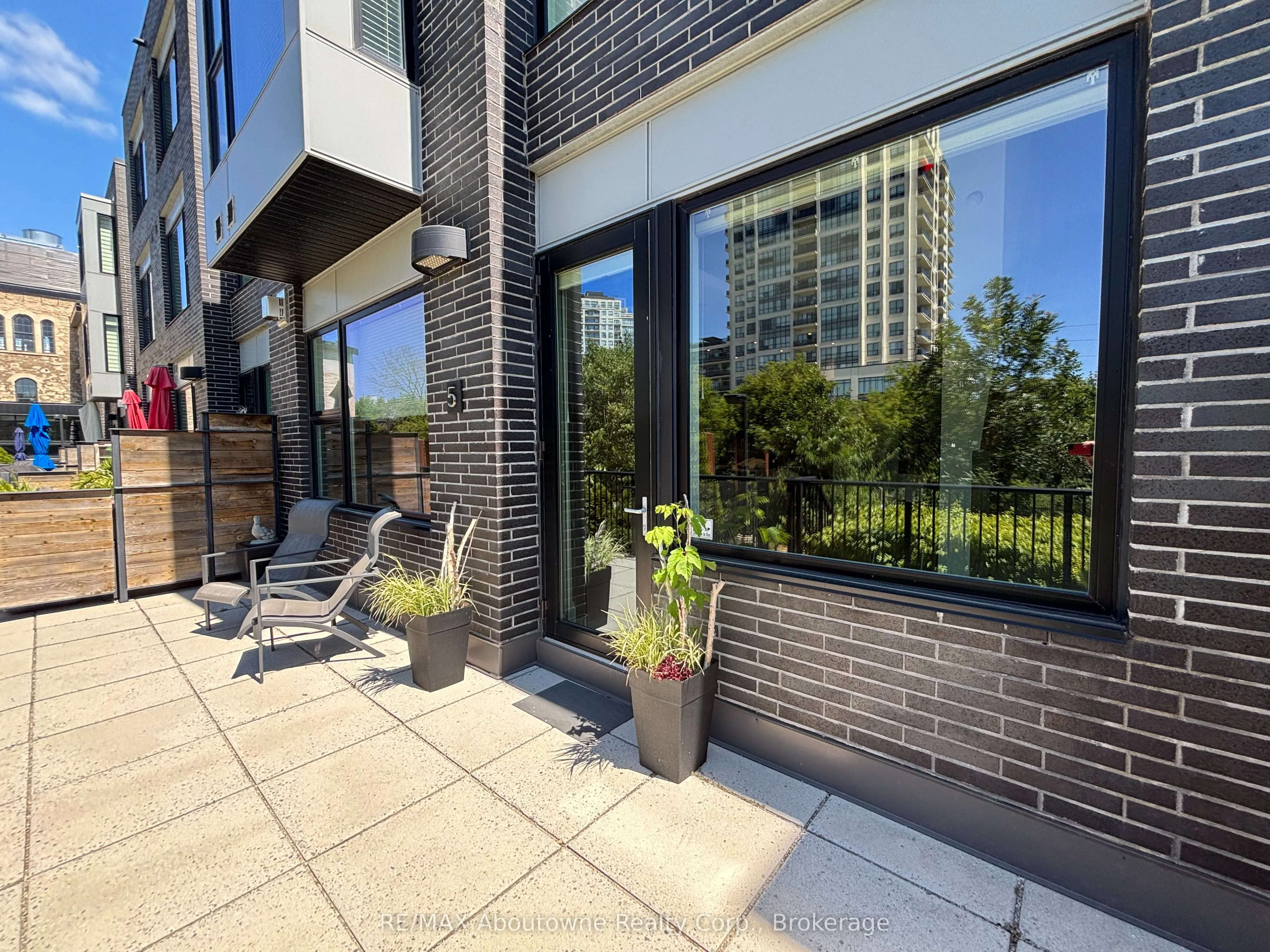 53 Arthur Street S, #RL5