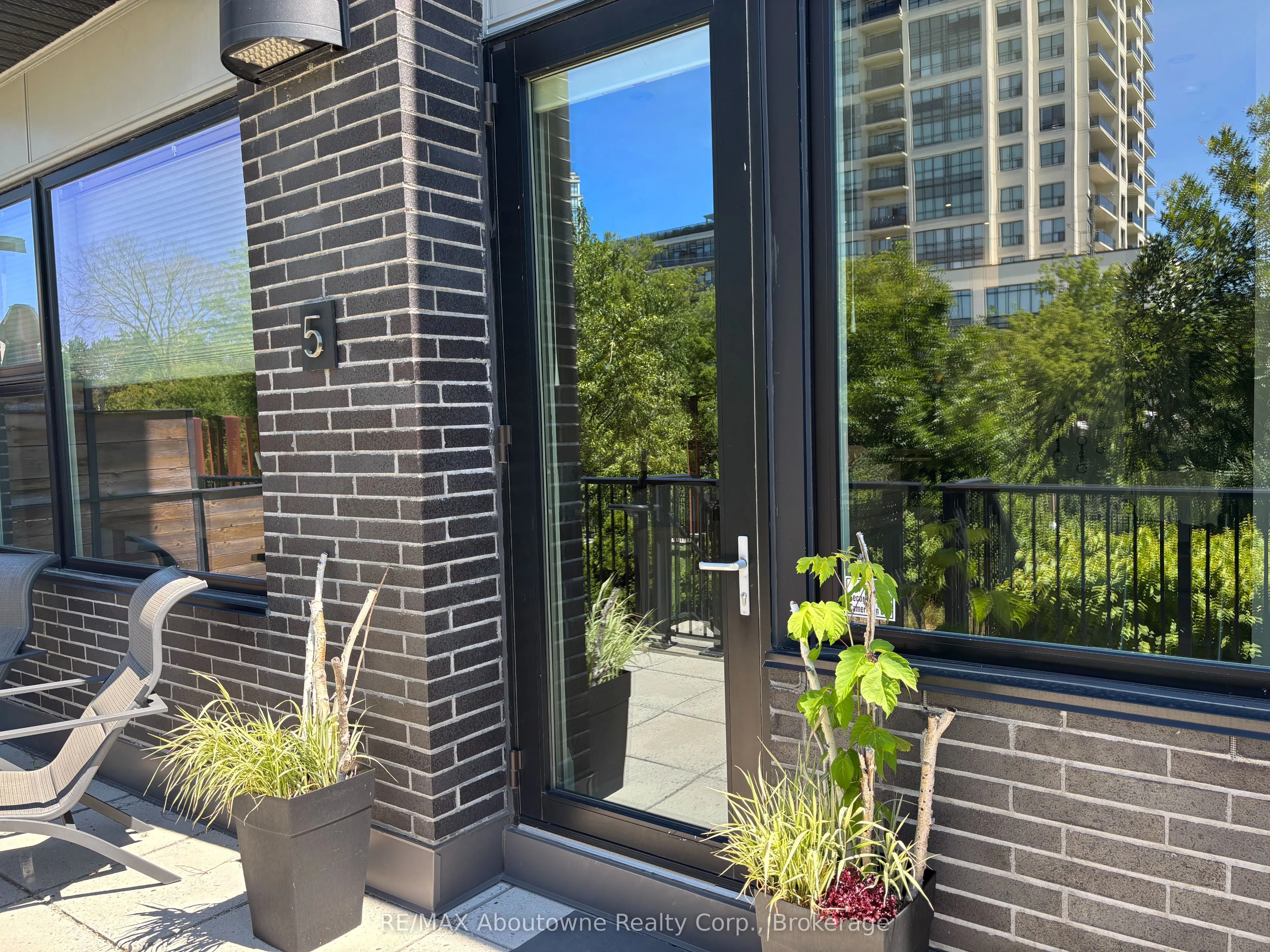 53 Arthur Street S, #RL5