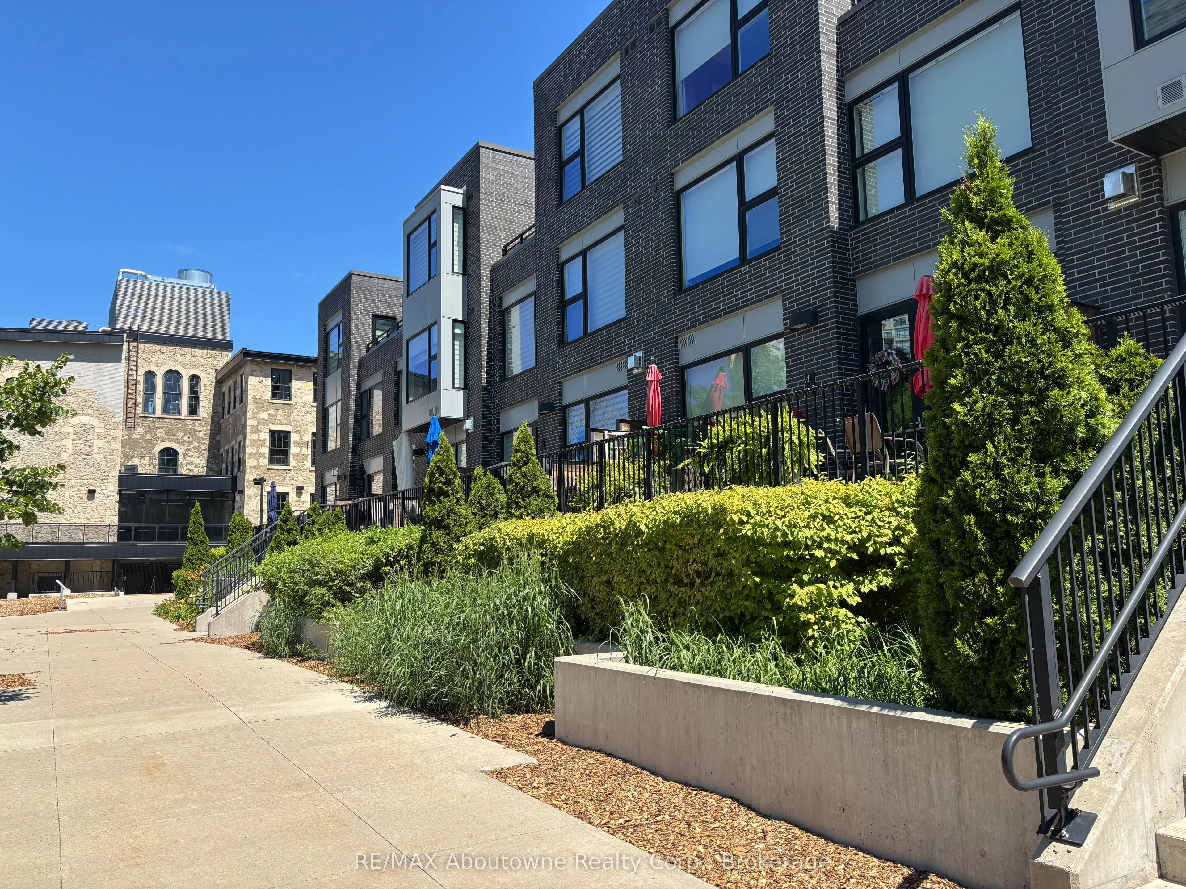 53 Arthur Street S, #RL5