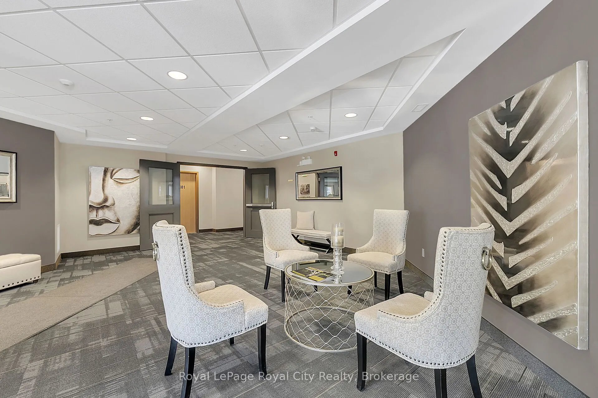 23 Stumpf Street, #204