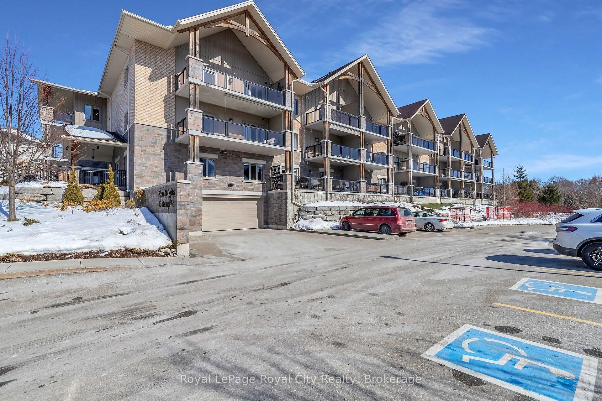 23 Stumpf Street, #204