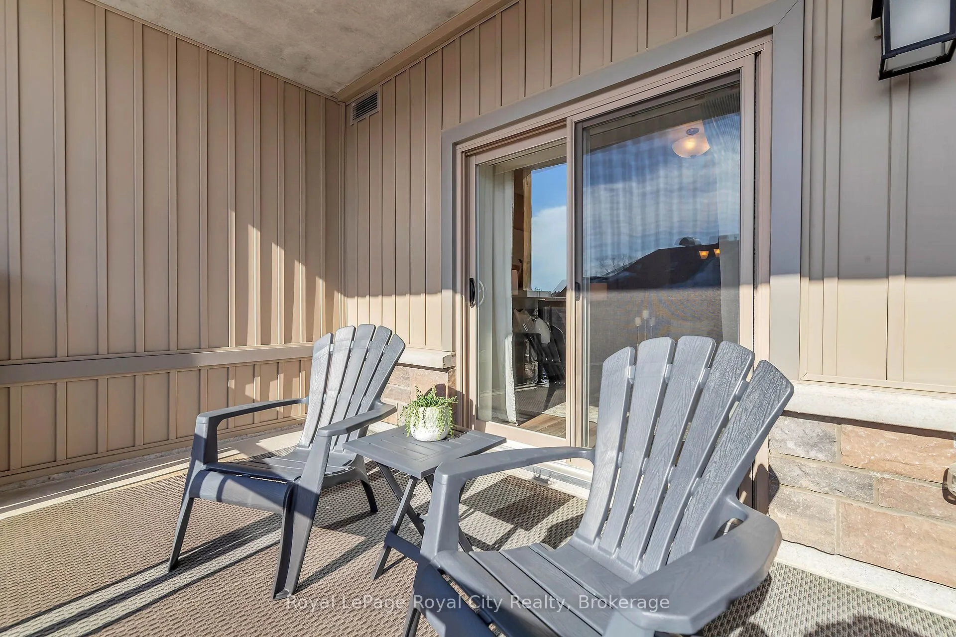 23 Stumpf Street, #204