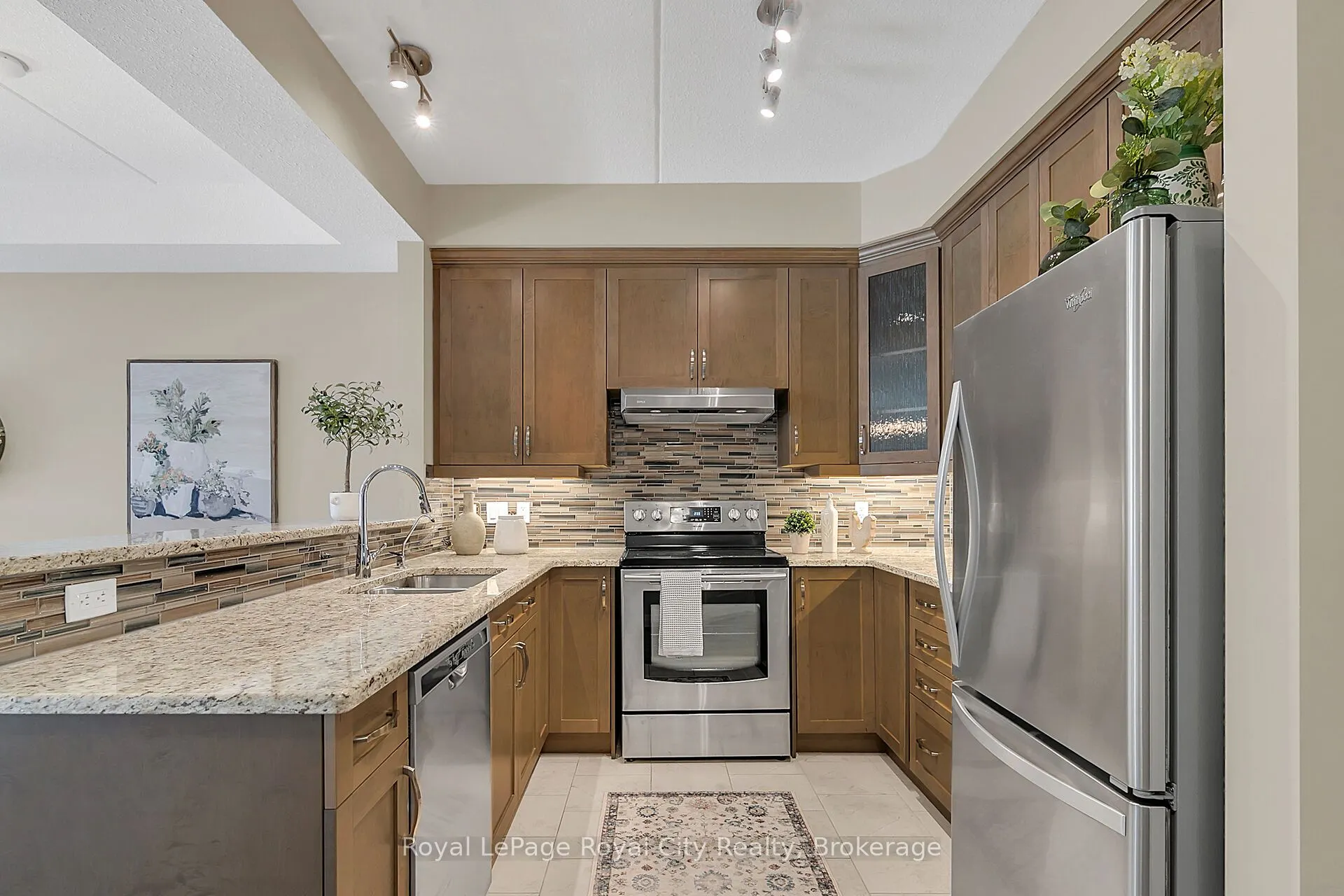 23 Stumpf Street, #204