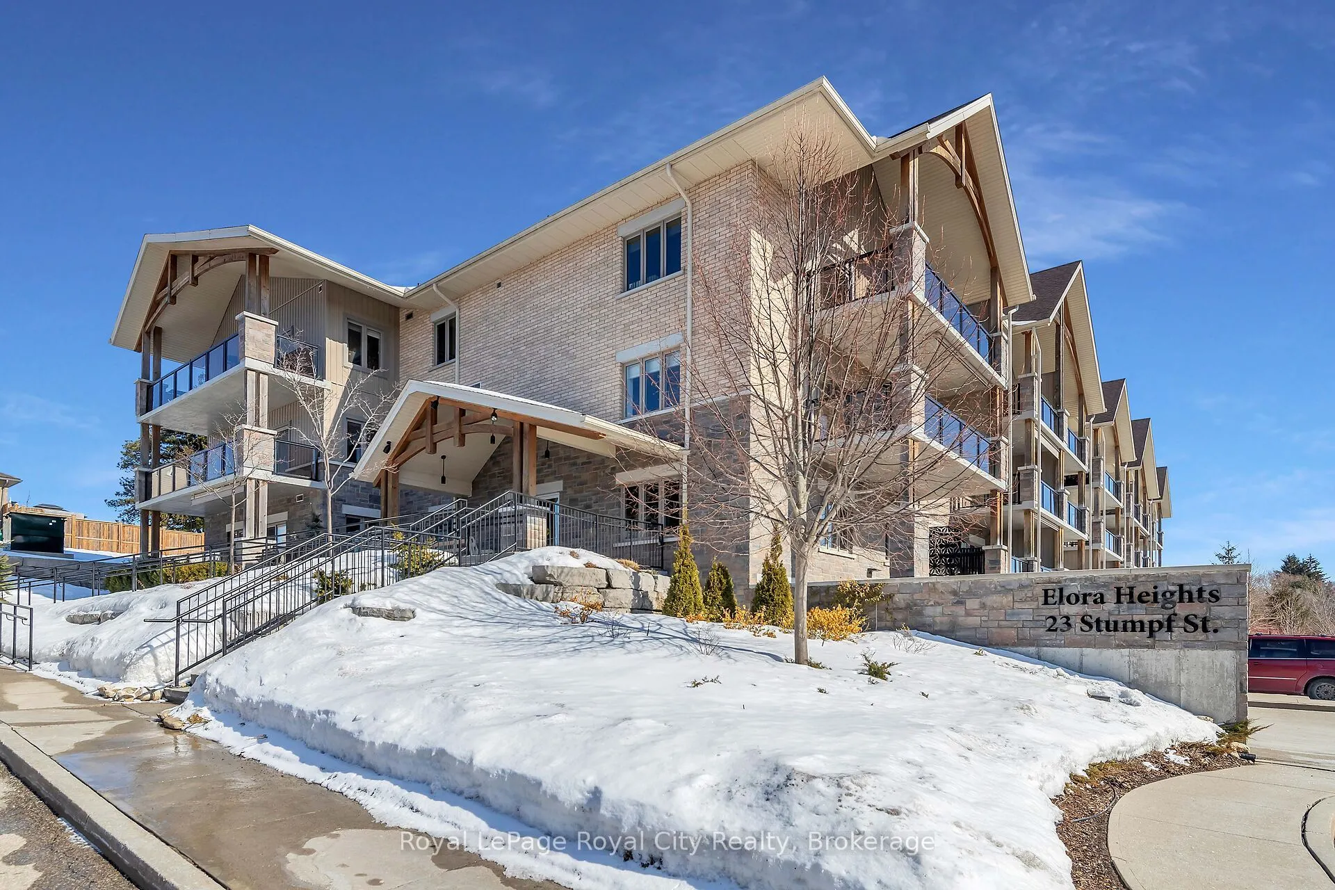 23 Stumpf Street, #204