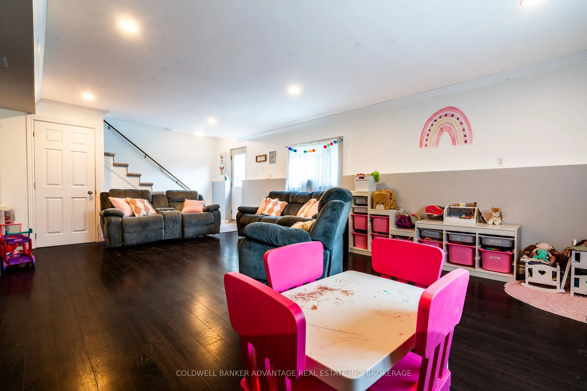 558 STEELE Street