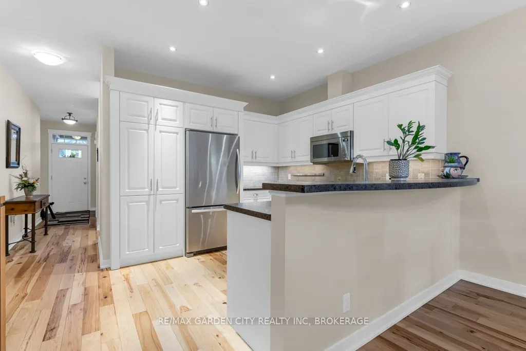 2880 King Street, #20