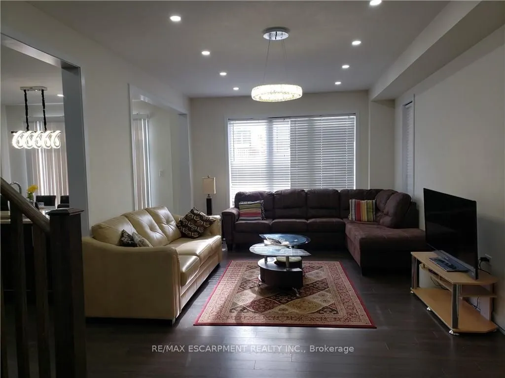 36 ALDGATE Avenue