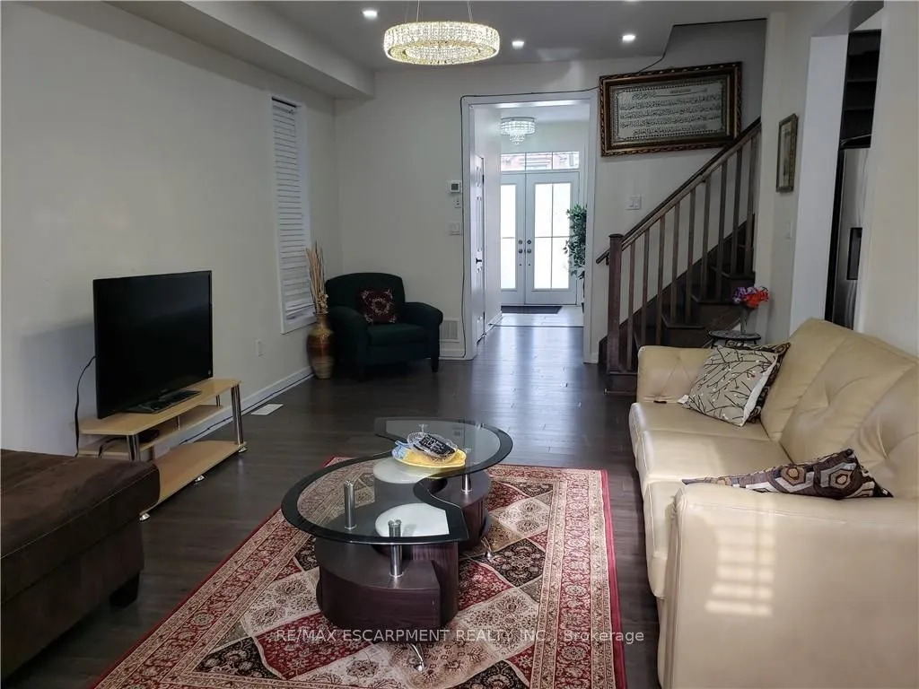 36 ALDGATE Avenue