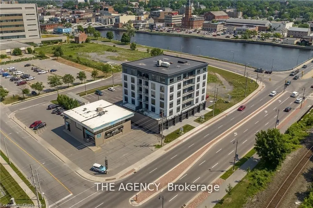 2 Dundas Street W, #401