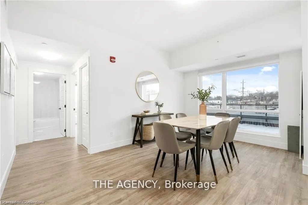 2 Dundas Street W, #401